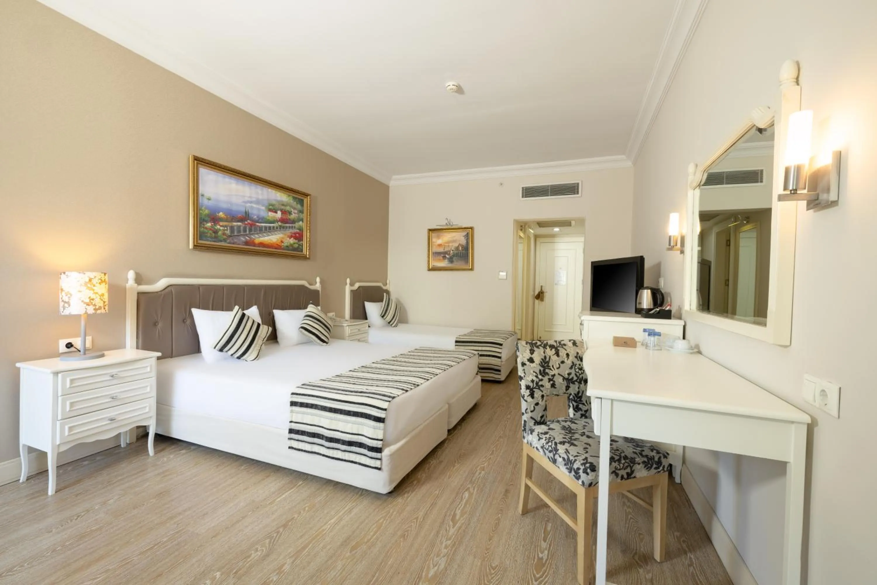 Bed in Crystal Tat Beach Pearl Collection - Ultimate All Inclusive