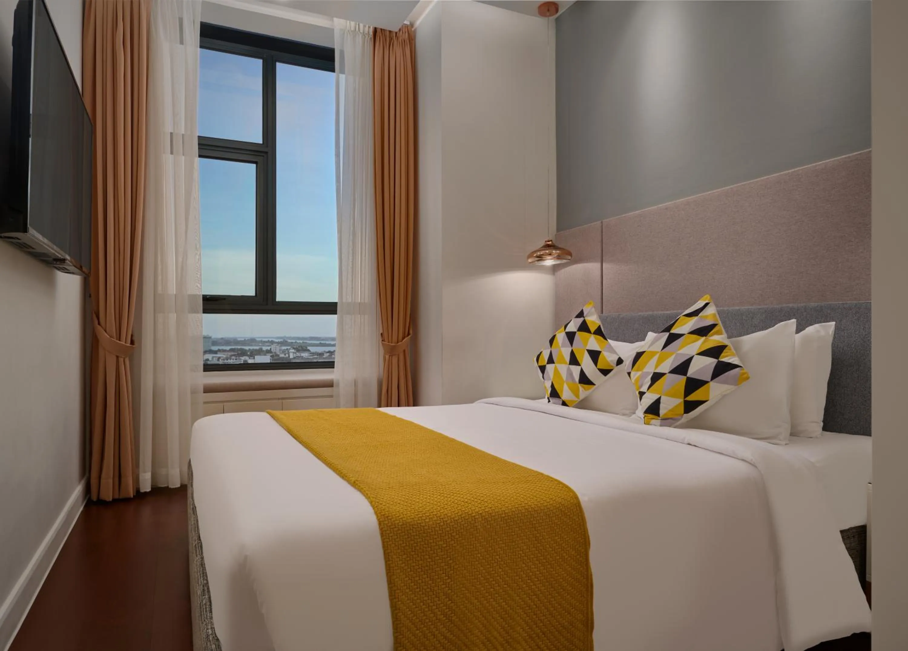 Bedroom, Bed in The Peninsula Phnom Penh