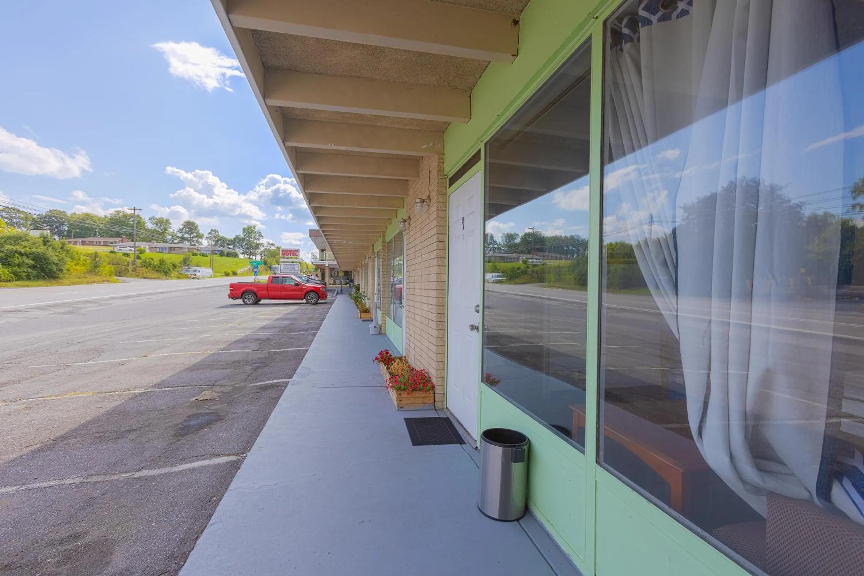 Lobby or reception in Sonrise Inn Lincoln Hwy By OYO