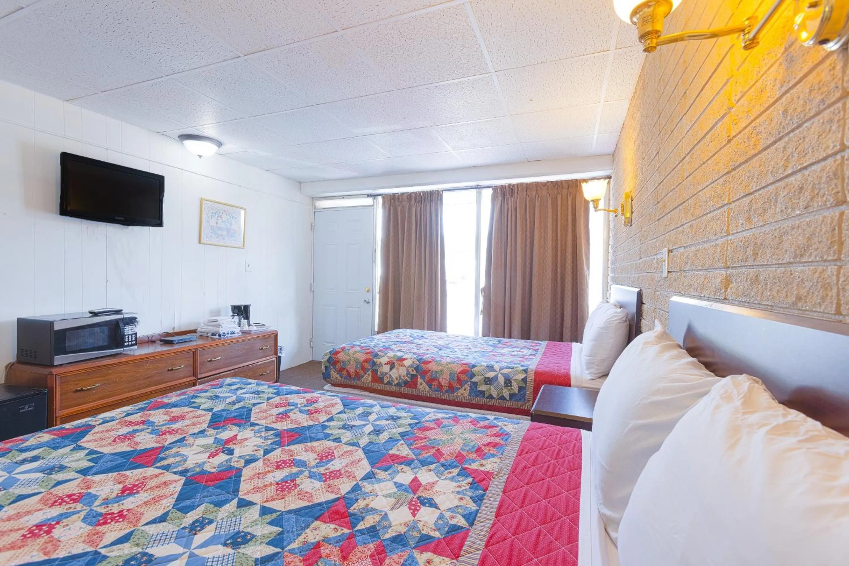 Bedroom, Bed in Sonrise Inn Lincoln Hwy By OYO