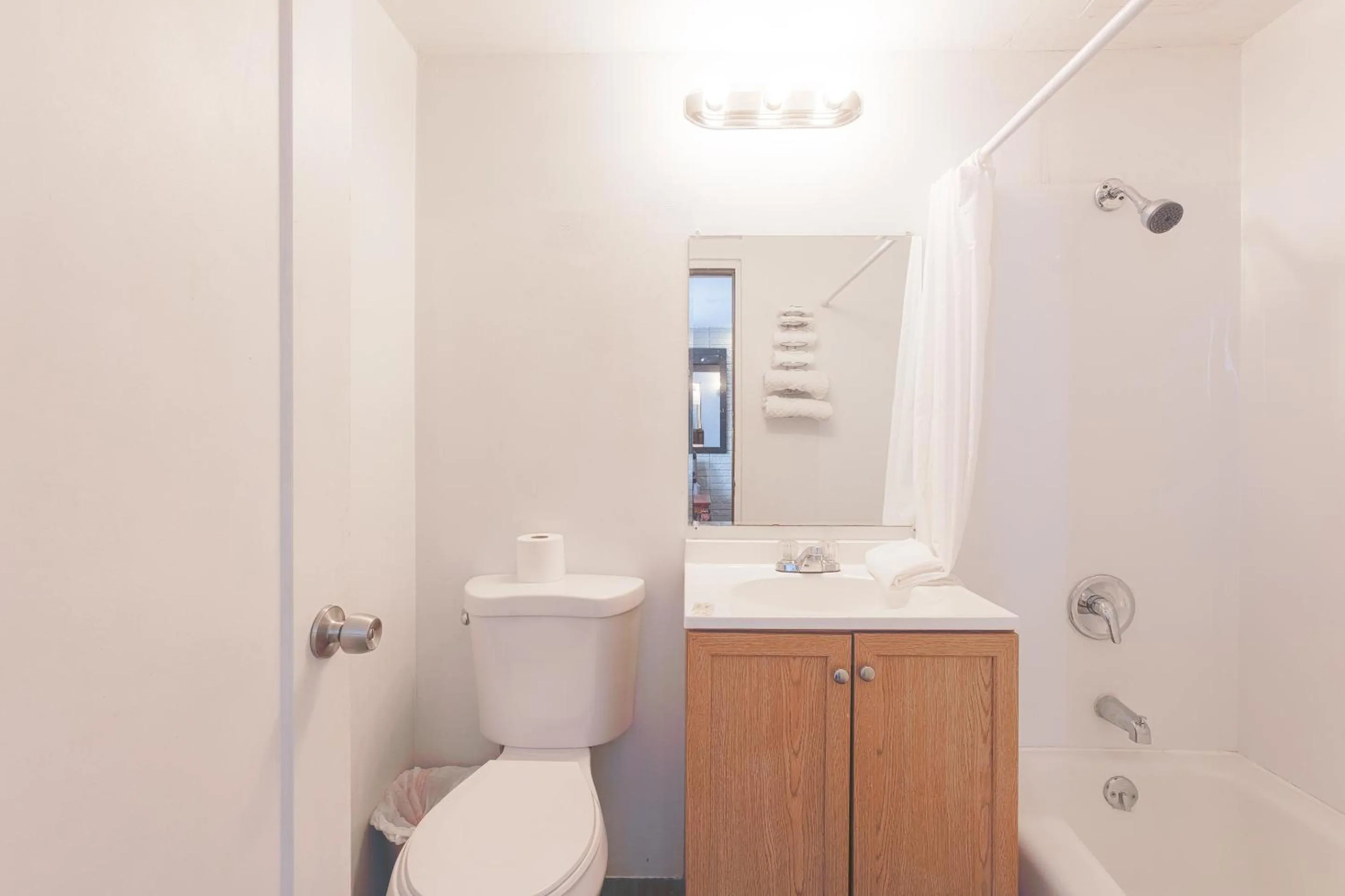 Bathroom in Sonrise Inn Lincoln Hwy By OYO