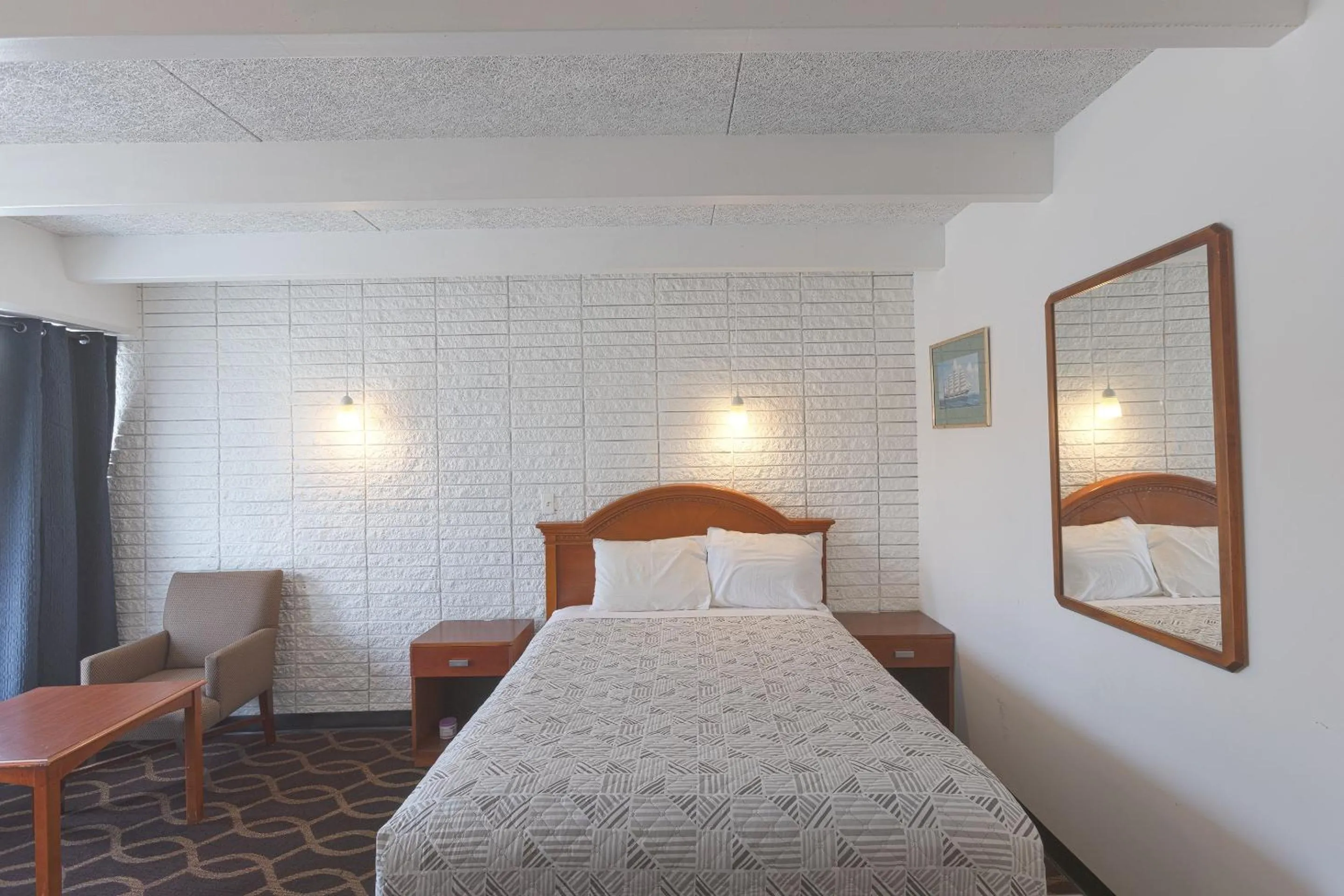 Bedroom, Bed in Sonrise Inn Lincoln Hwy By OYO