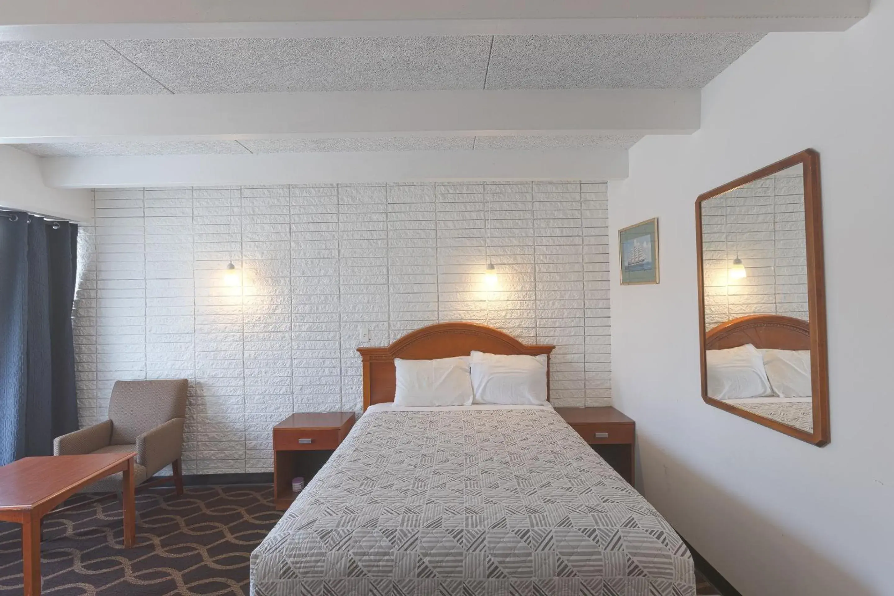 Queen Bed Non-Smoking in Sonrise Inn Lincoln Hwy By OYO Queen Bed Non-Smoking in Sonrise Inn Lincoln Hwy By OYO