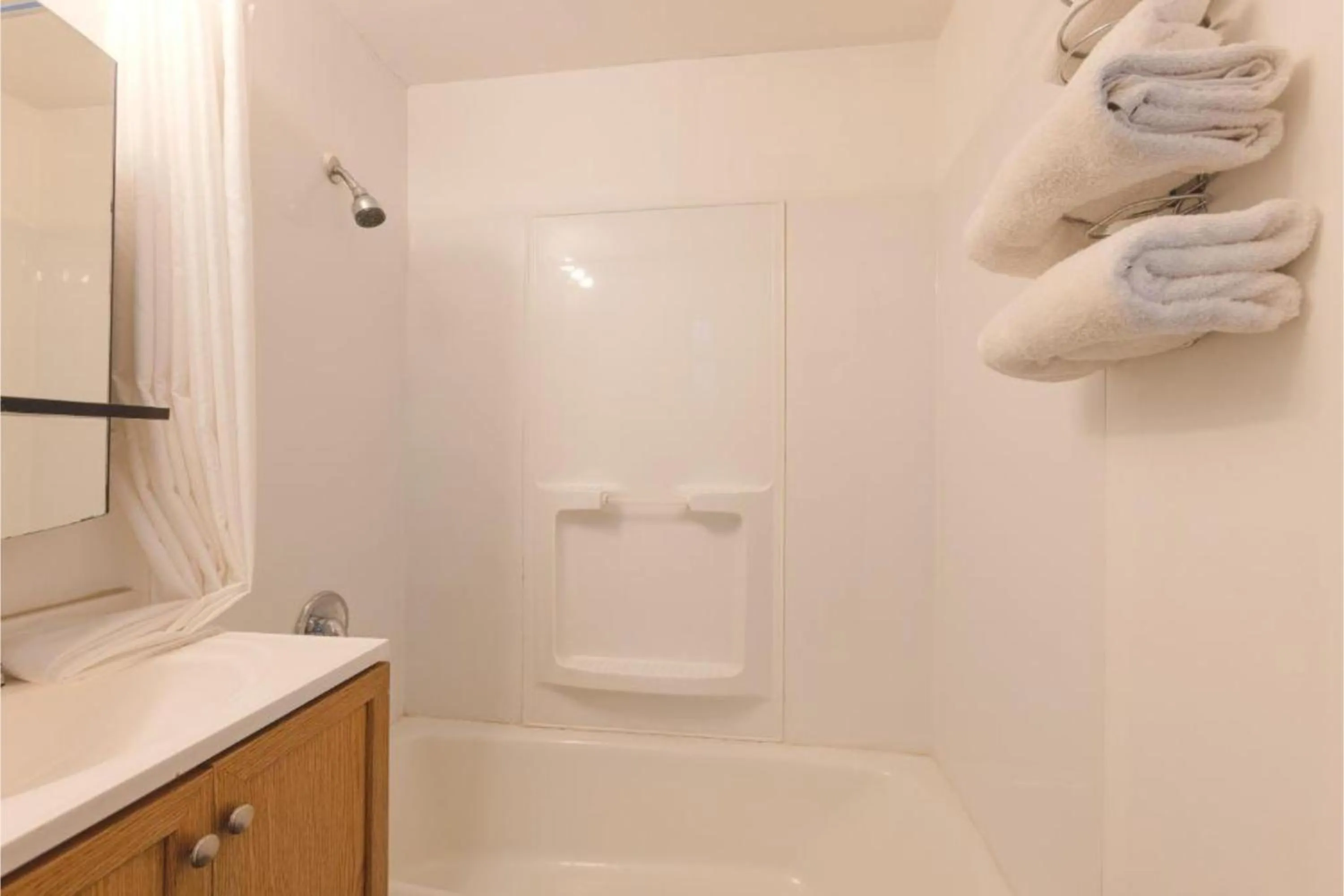 Bathroom in Sonrise Inn Lincoln Hwy By OYO