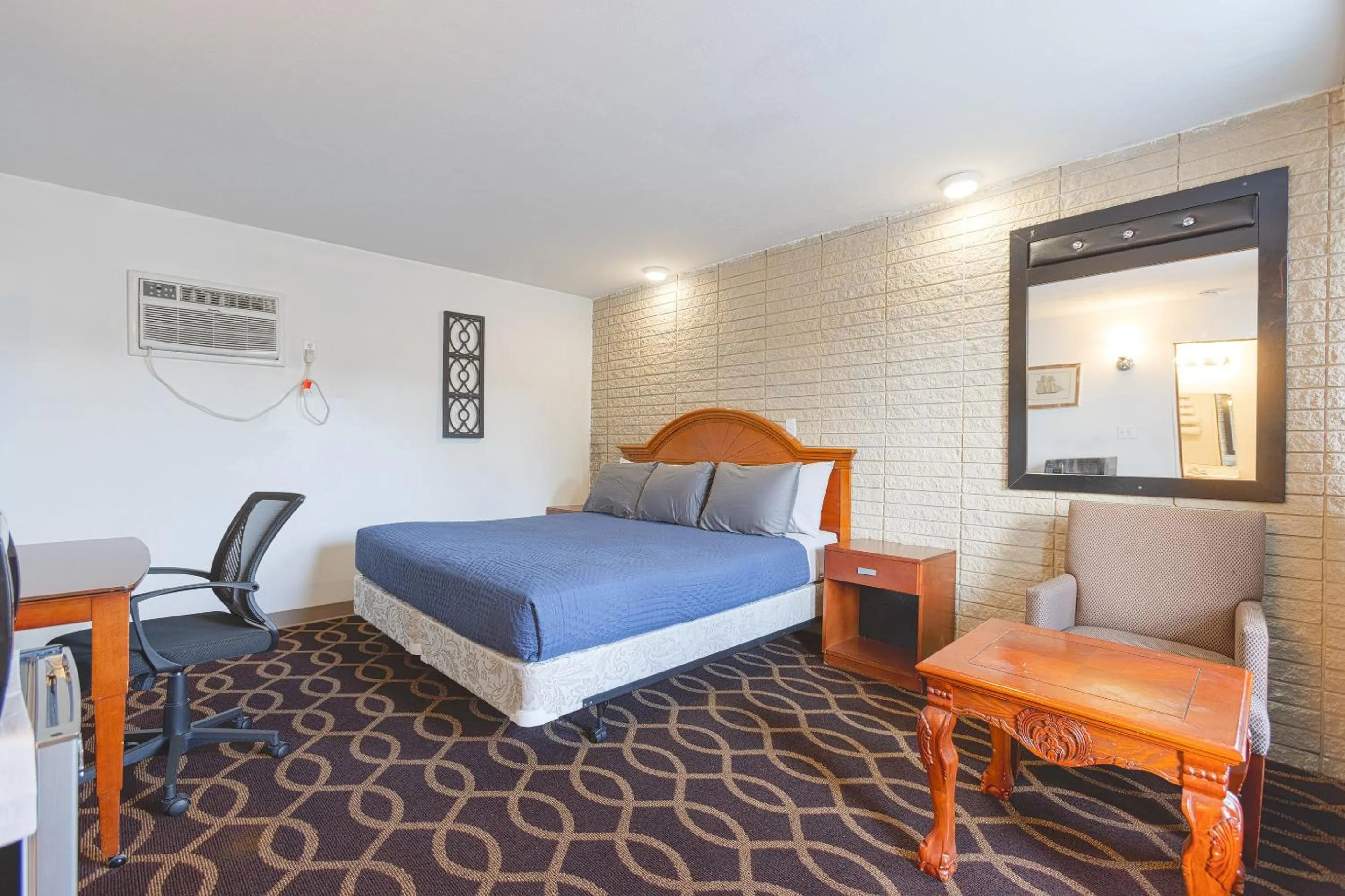 Bedroom, Bed in Sonrise Inn Lincoln Hwy By OYO