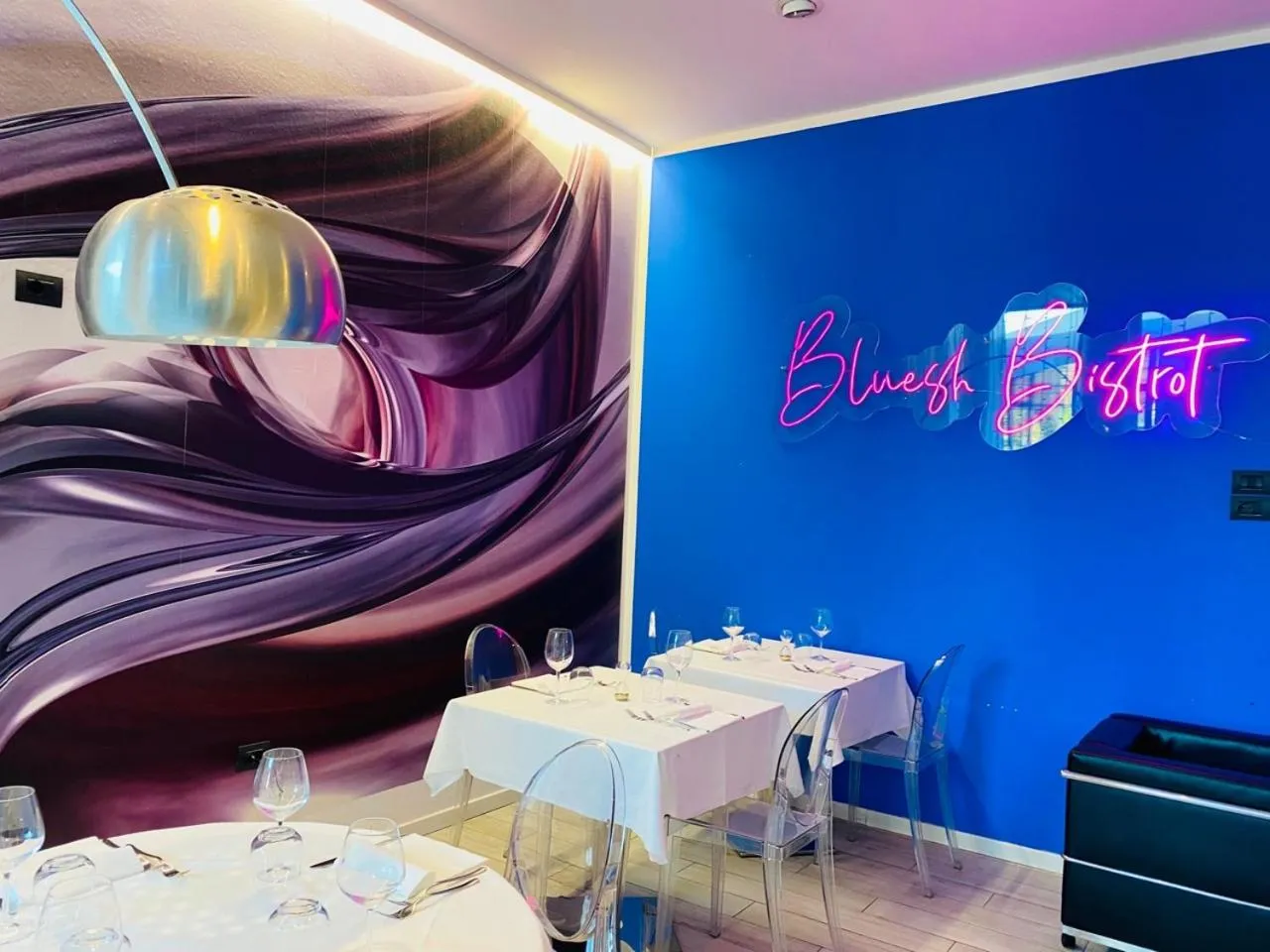 Communal lounge/ TV room in Blue Shades Hotel