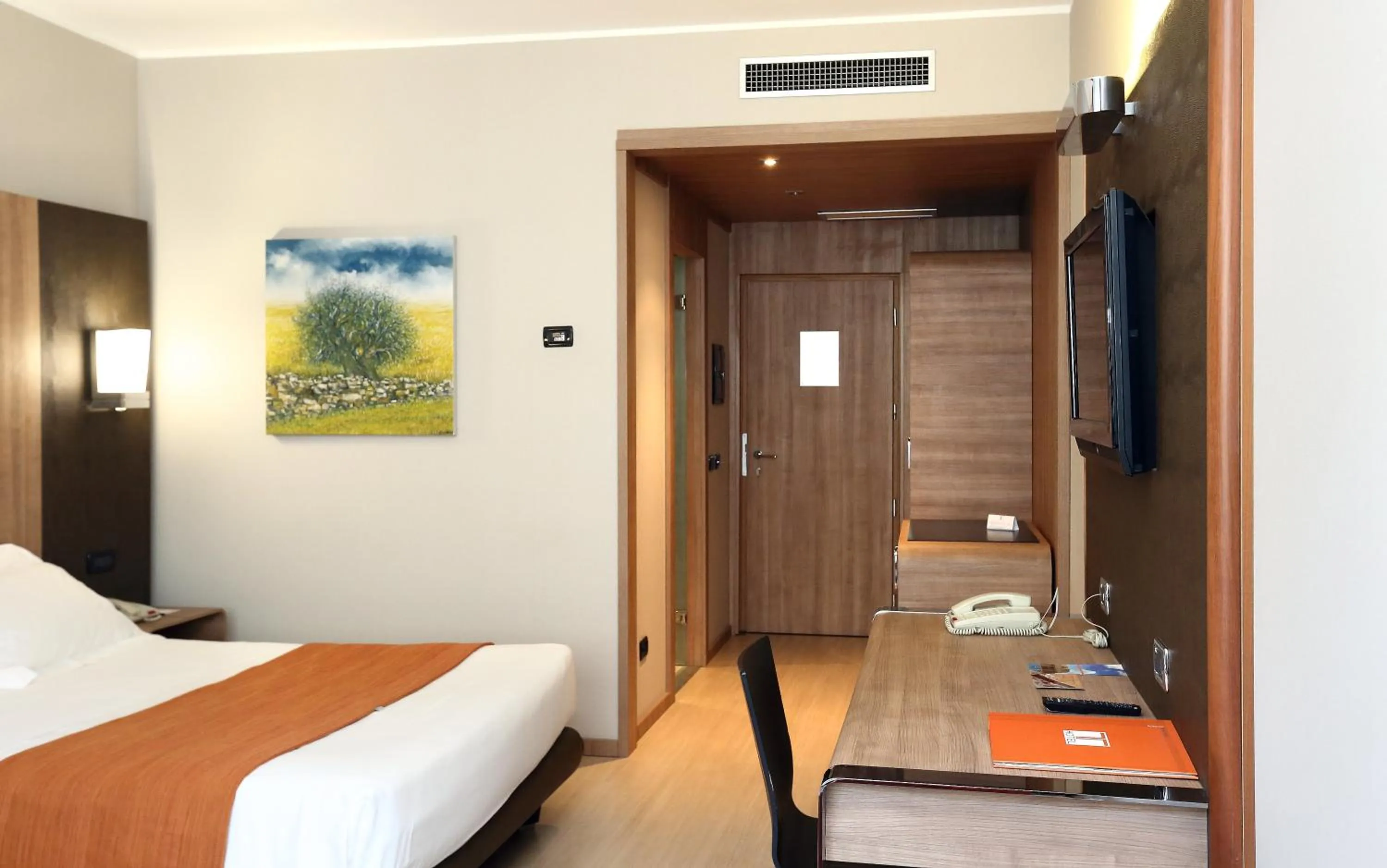 Photo of the whole room, Bed in THotel Lamezia