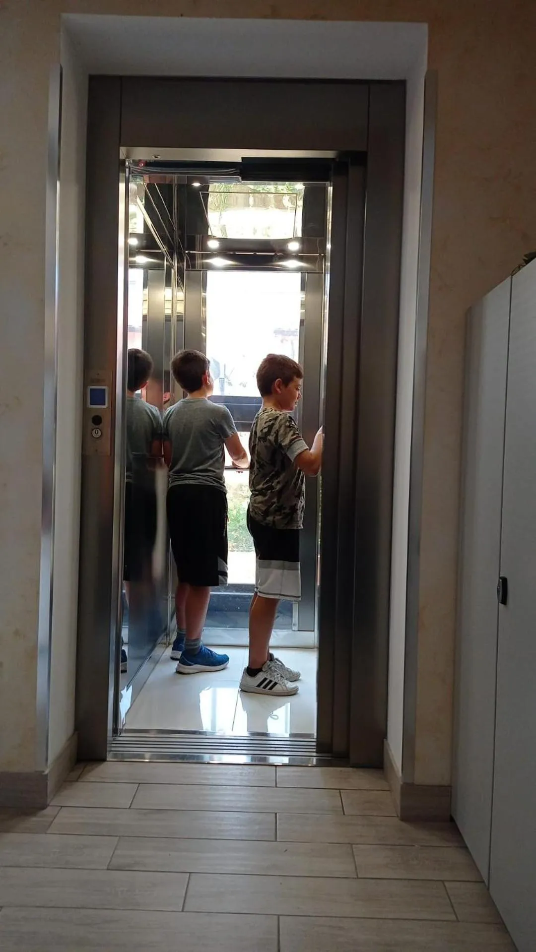 elevator in Hotel Ristorante Caligiuri