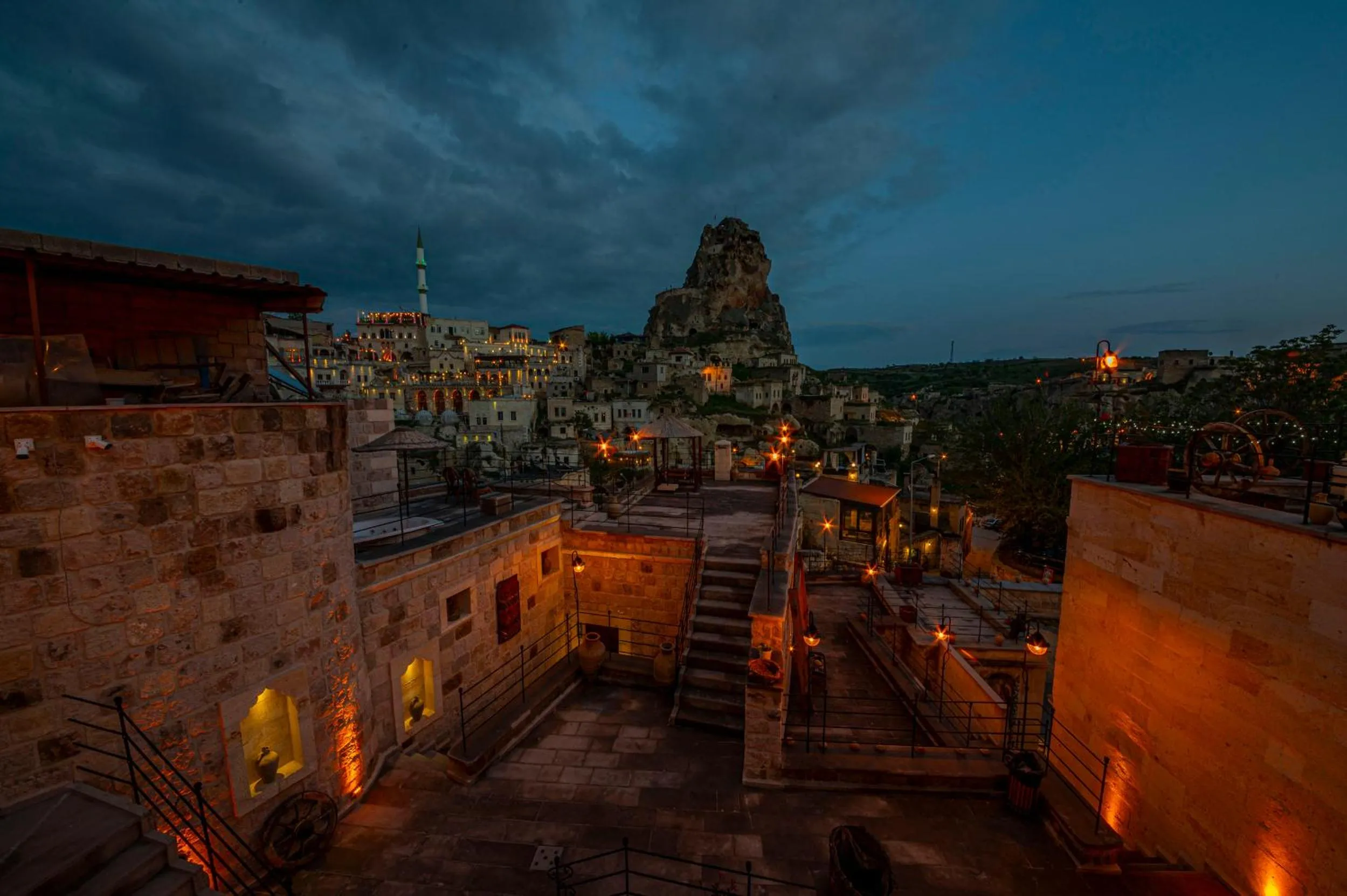 Night in Capp Royal Cave HOTEL