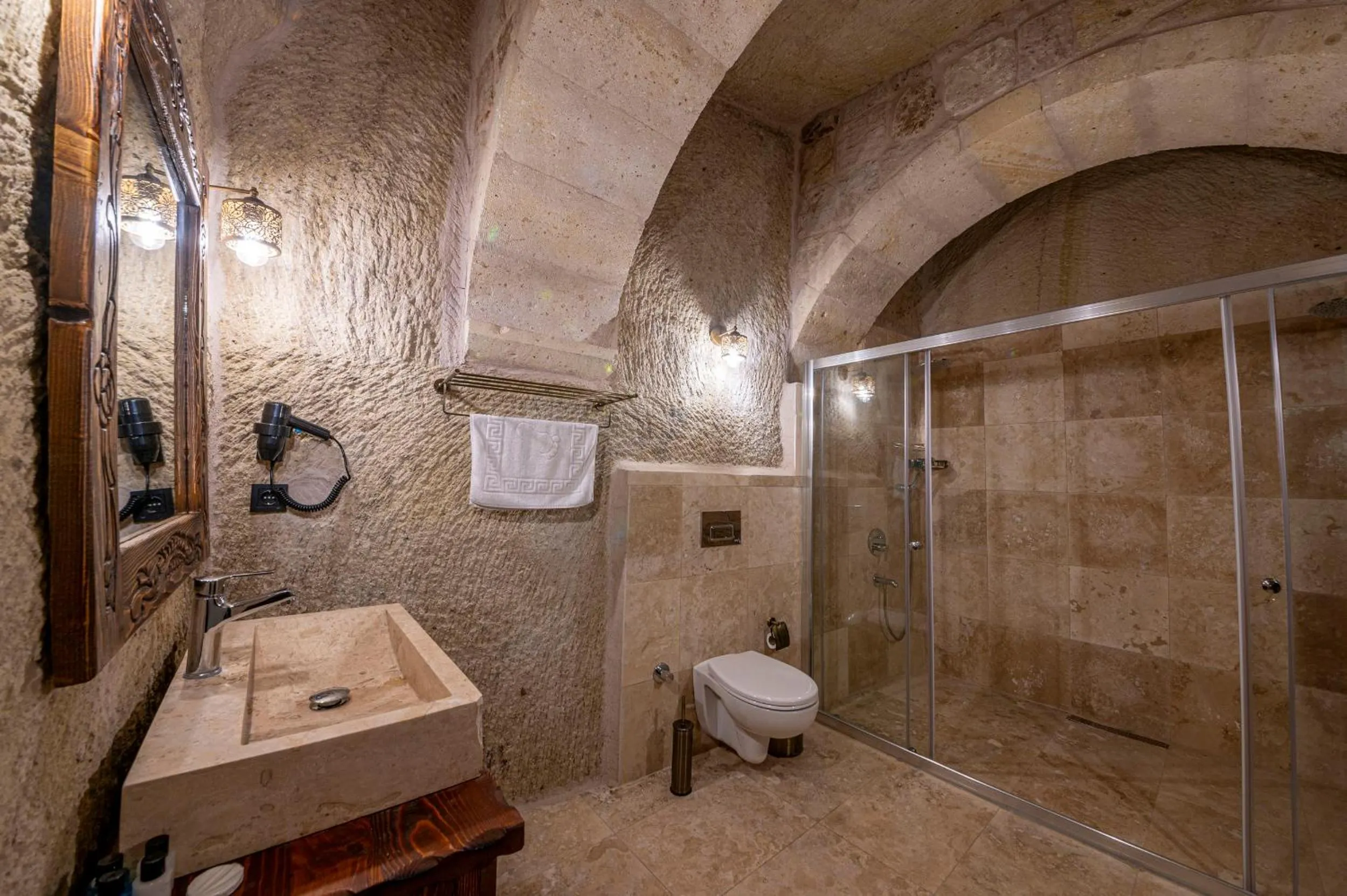 Bathroom in Capp Royal Cave HOTEL