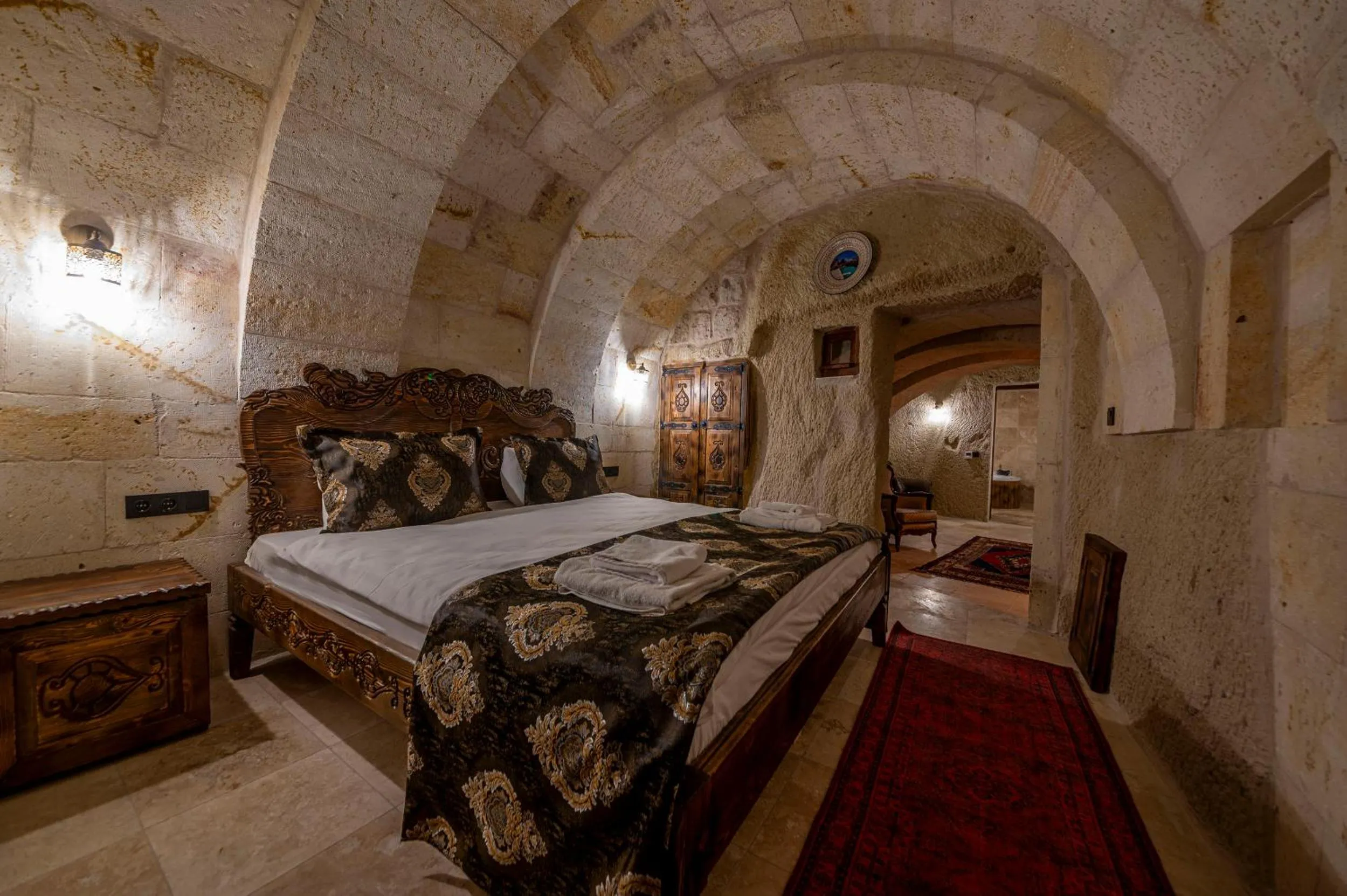 Bedroom, Bed in Capp Royal Cave HOTEL