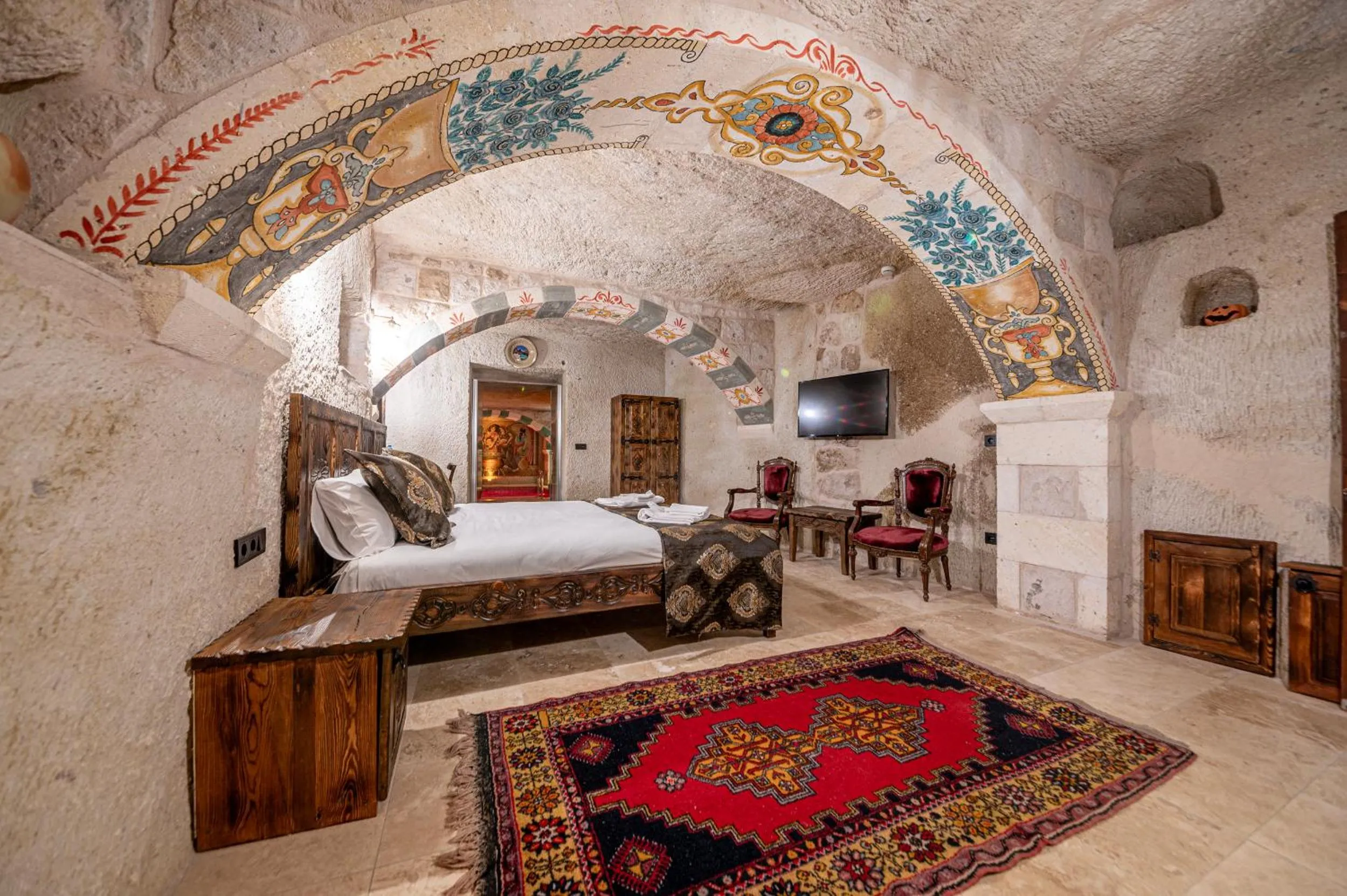 Bedroom, Bed in Capp Royal Cave HOTEL