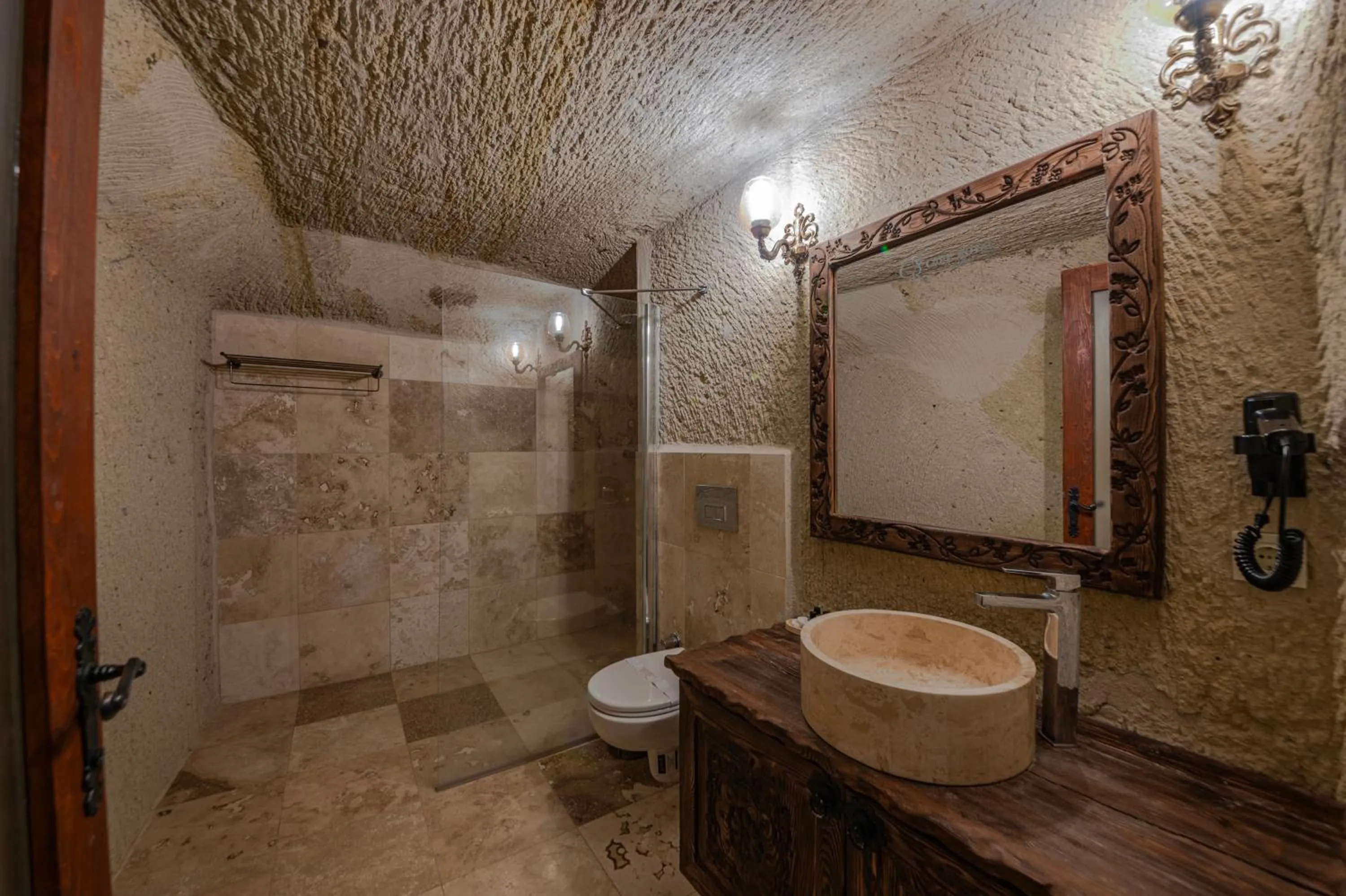 Bathroom in Capp Royal Cave HOTEL