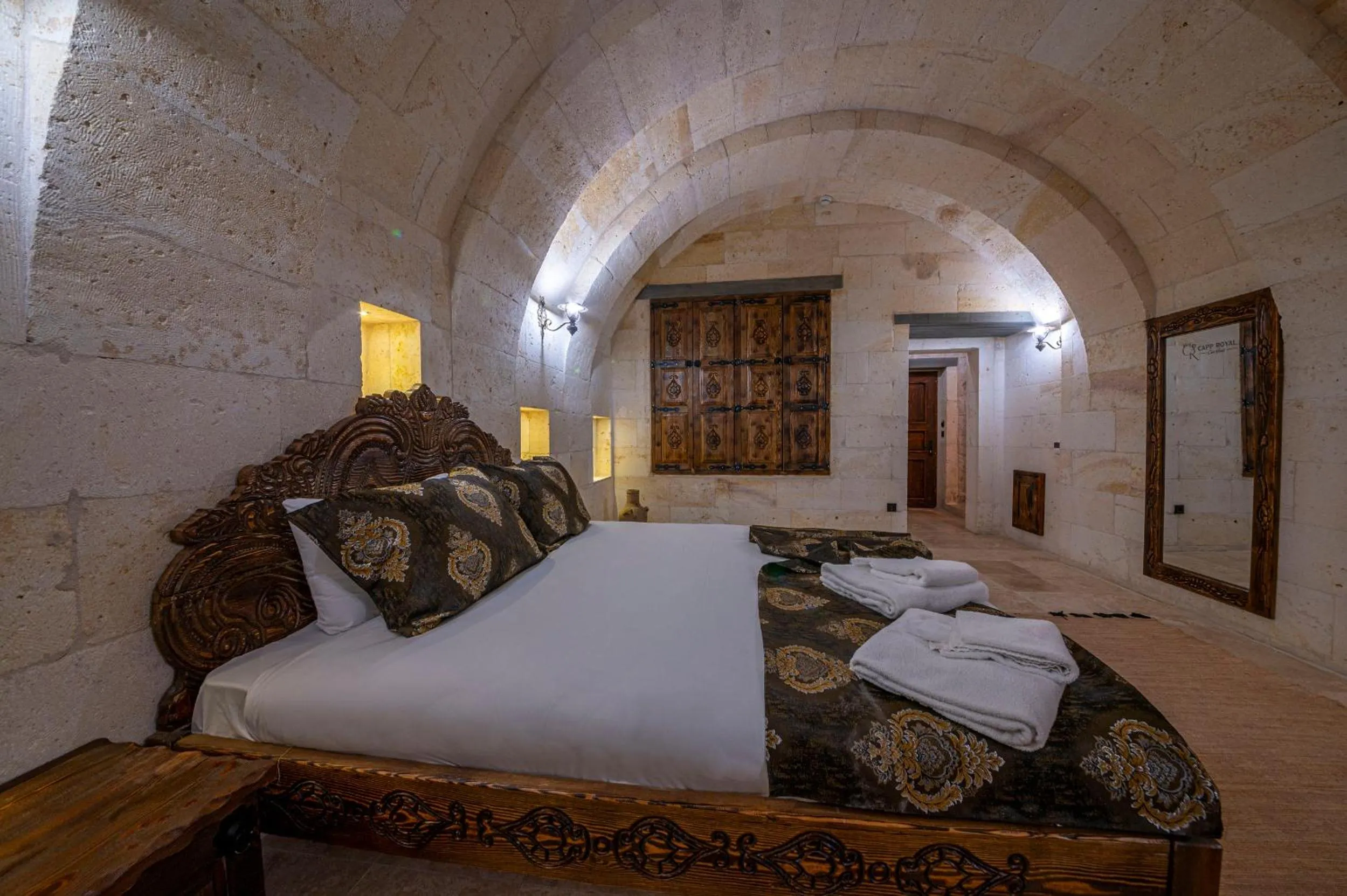 Bedroom, Bed in Capp Royal Cave HOTEL