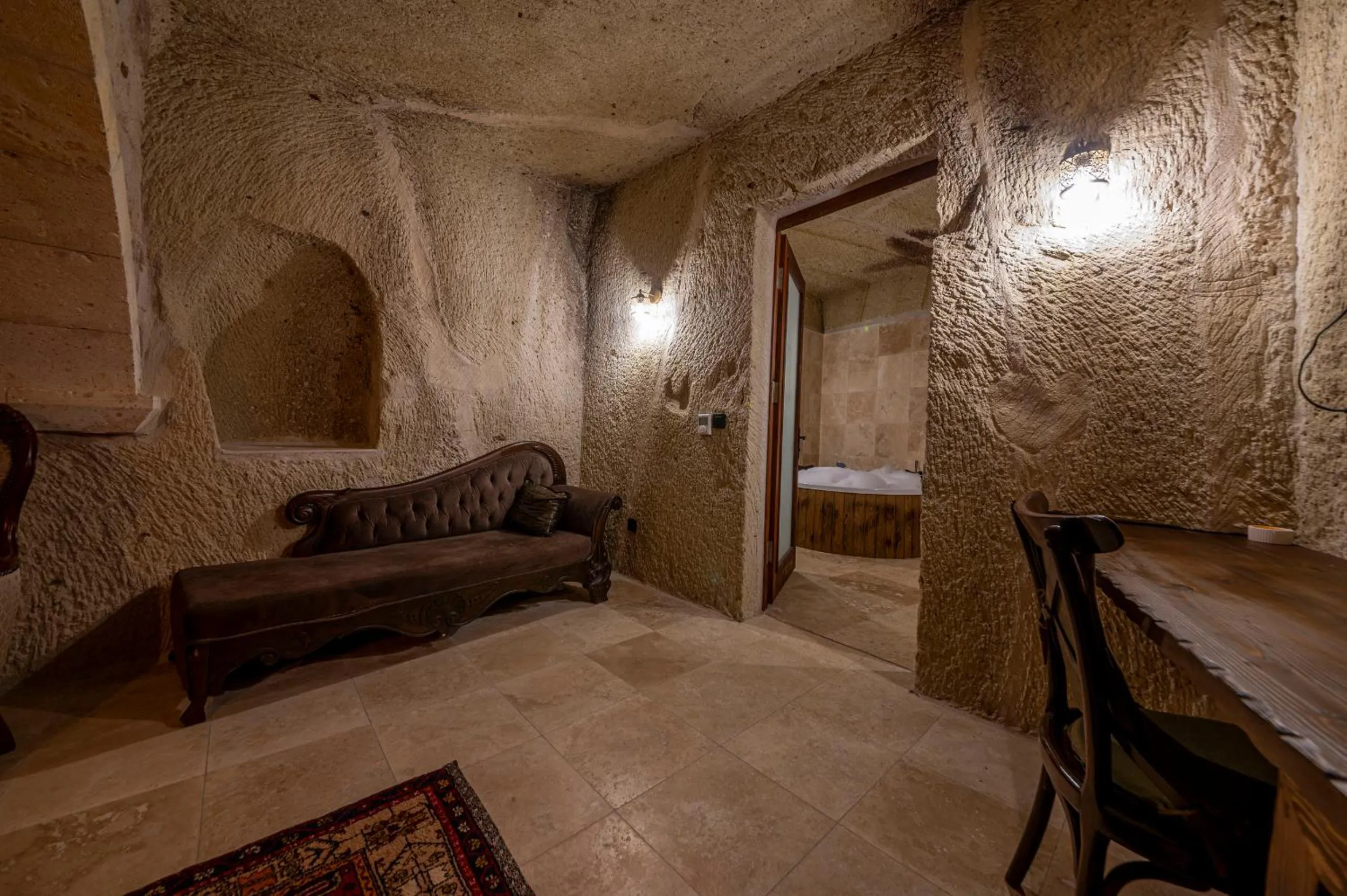 Living room, Bed in Capp Royal Cave HOTEL