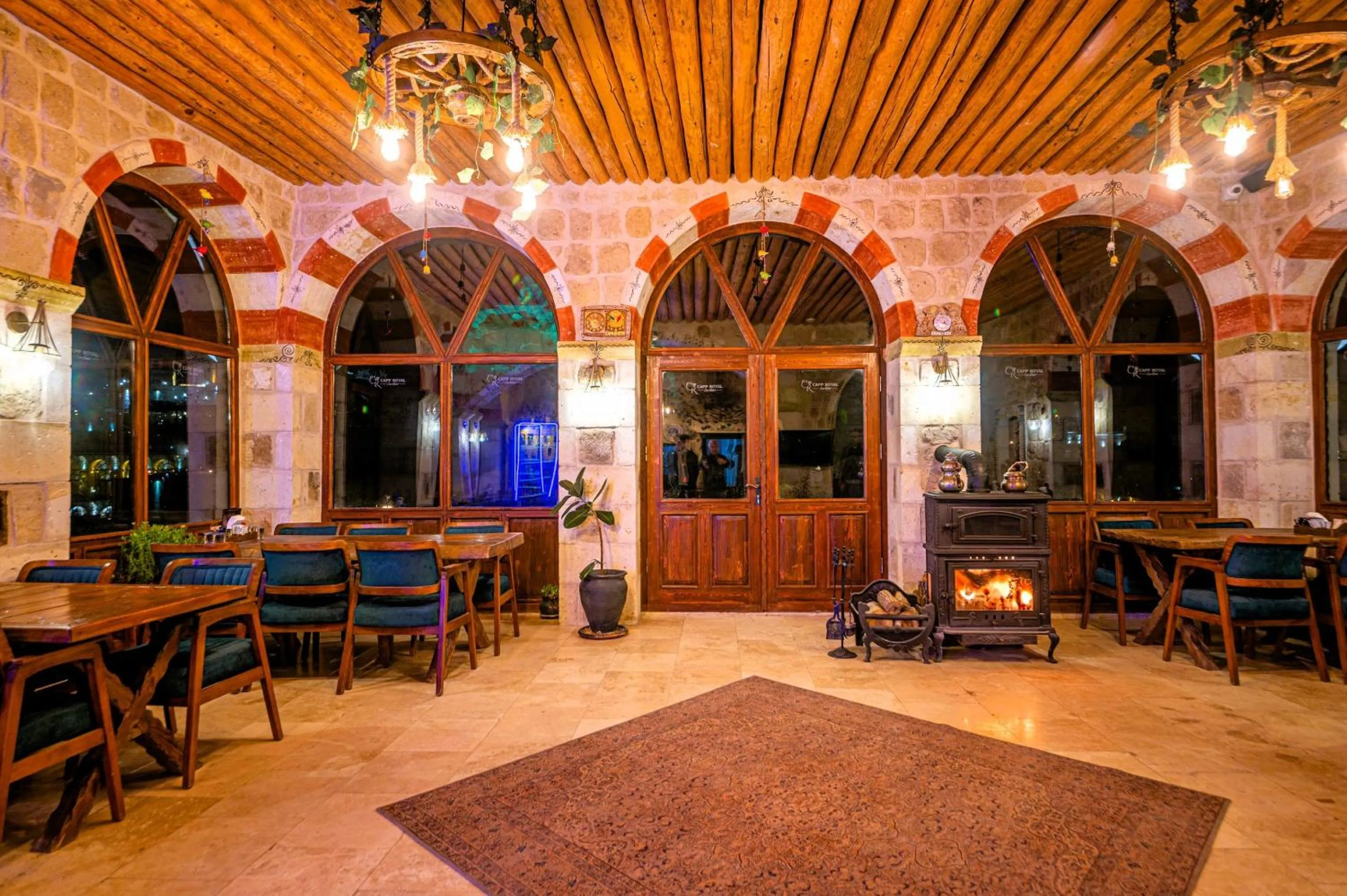 Restaurant/places to eat in Capp Royal Cave HOTEL