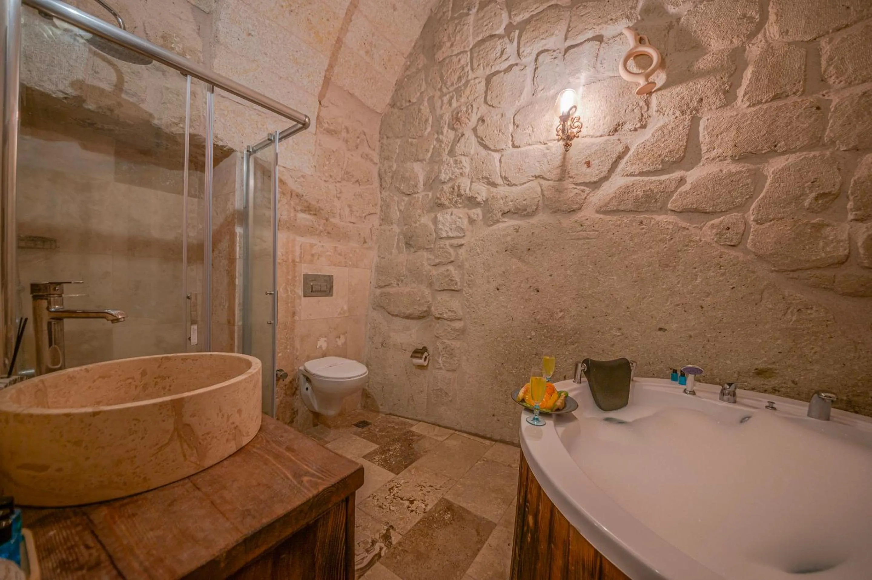 Bathroom in Capp Royal Cave HOTEL