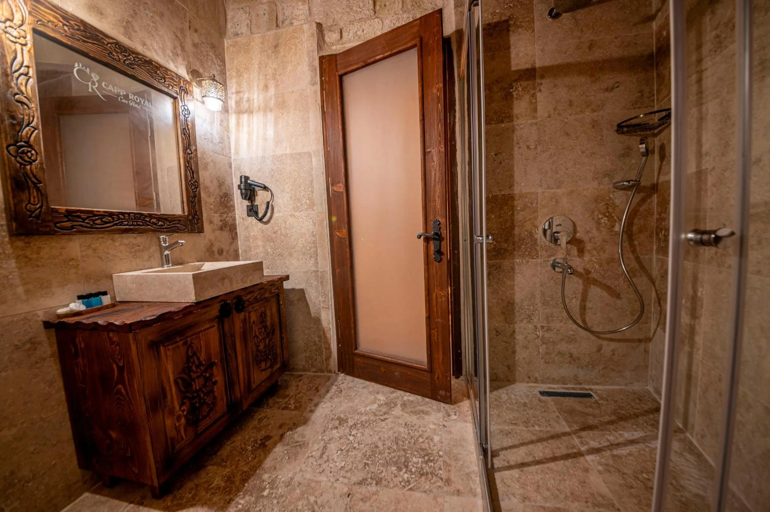 Bathroom in Capp Royal Cave HOTEL