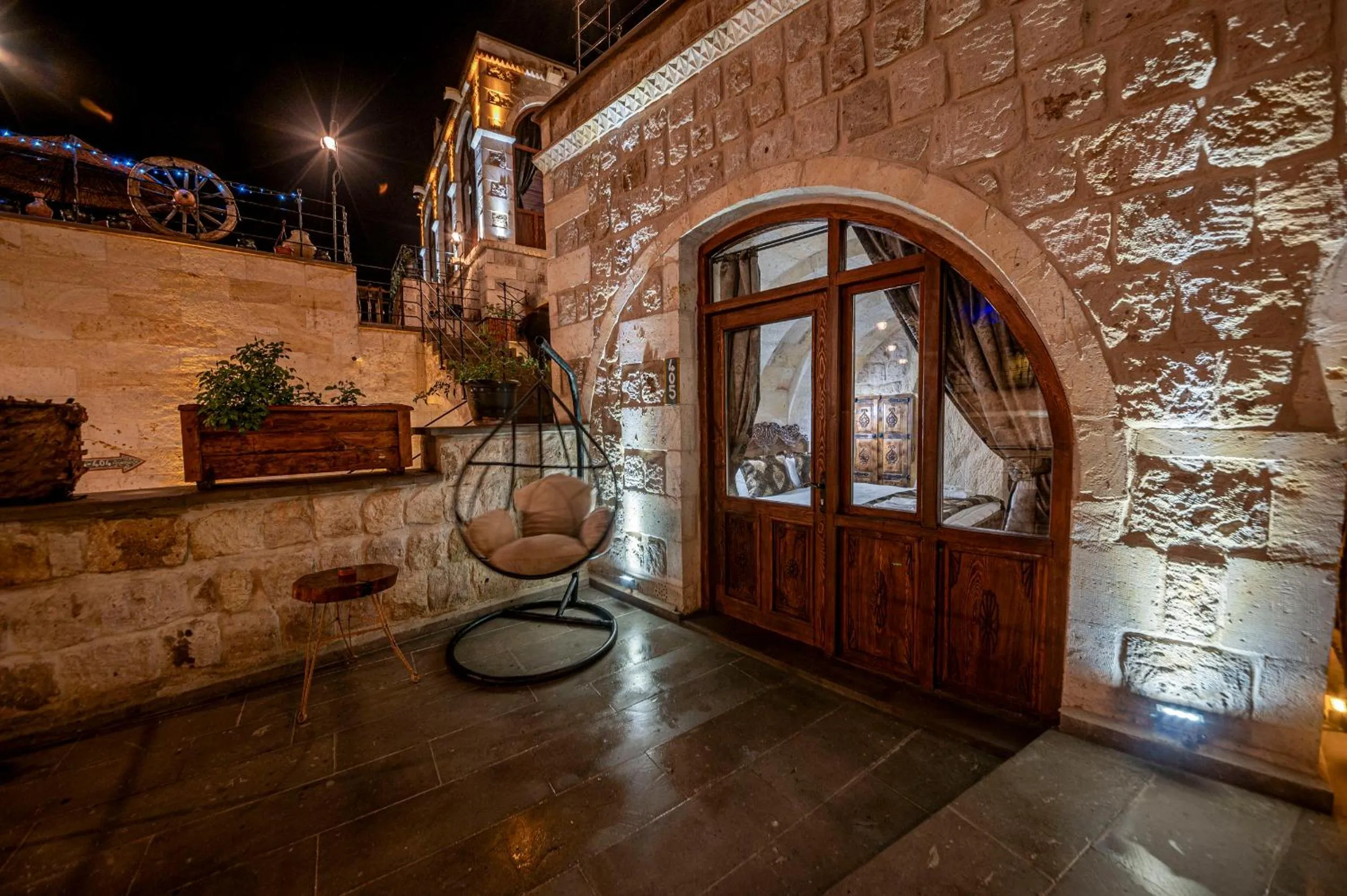 Patio in Capp Royal Cave HOTEL
