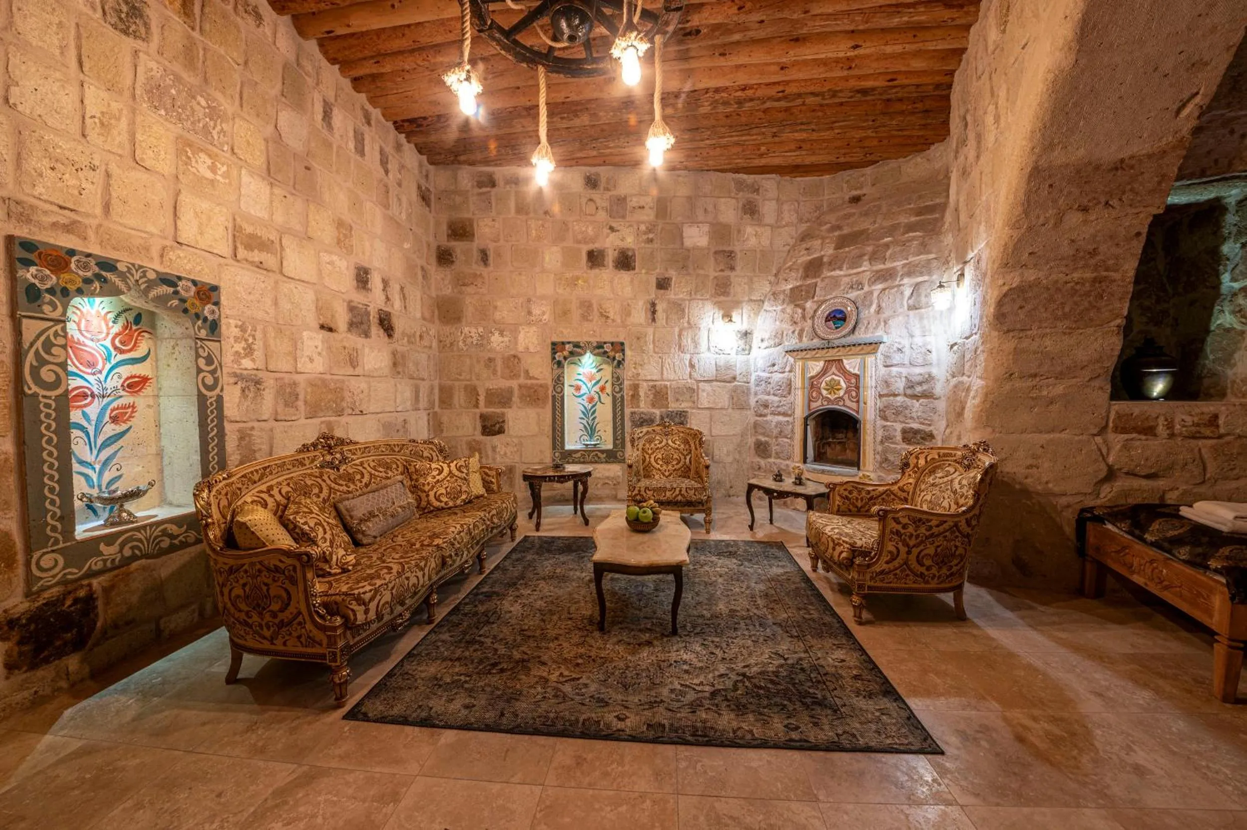 Living room in Capp Royal Cave HOTEL