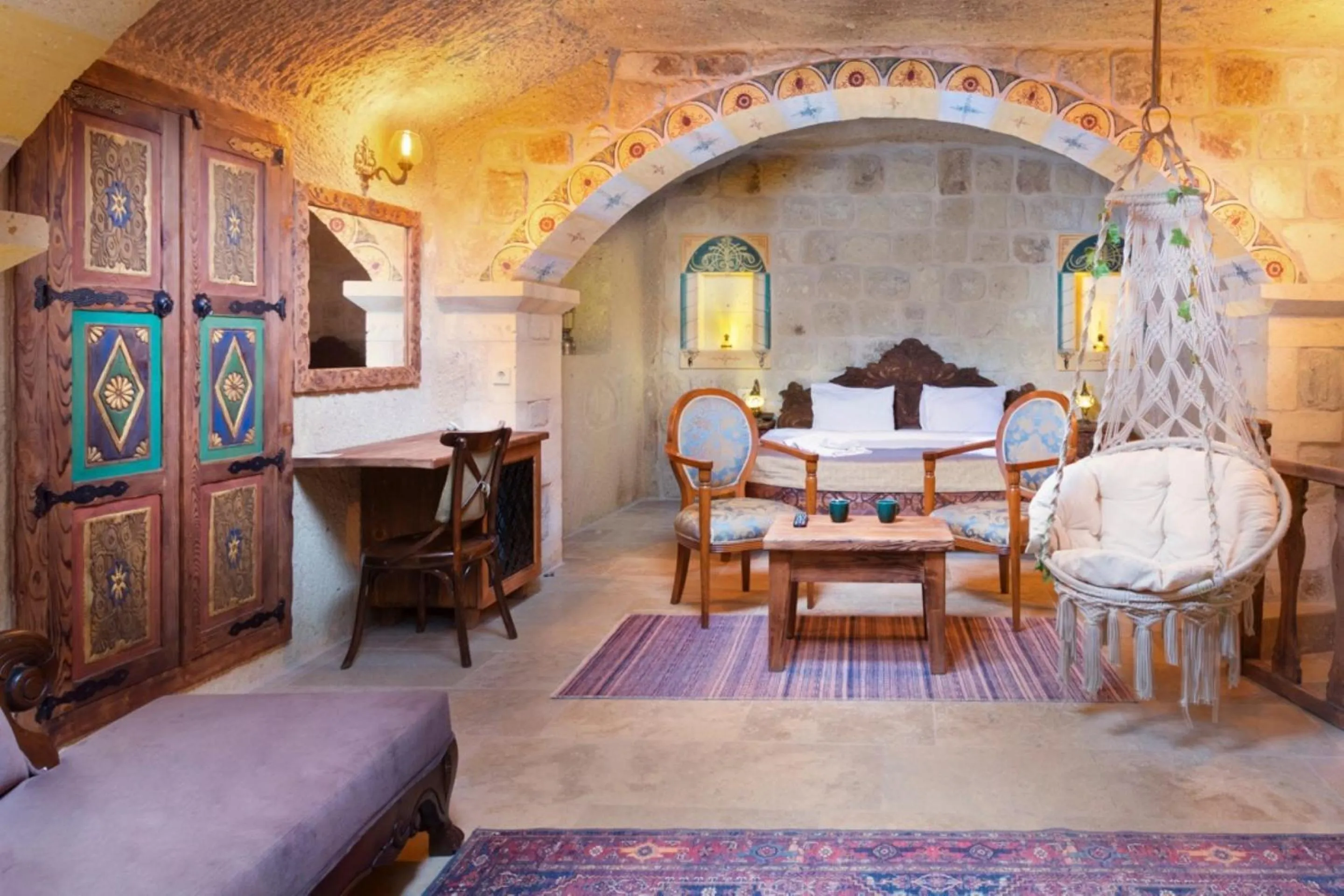 Massage in Capp Royal Cave HOTEL