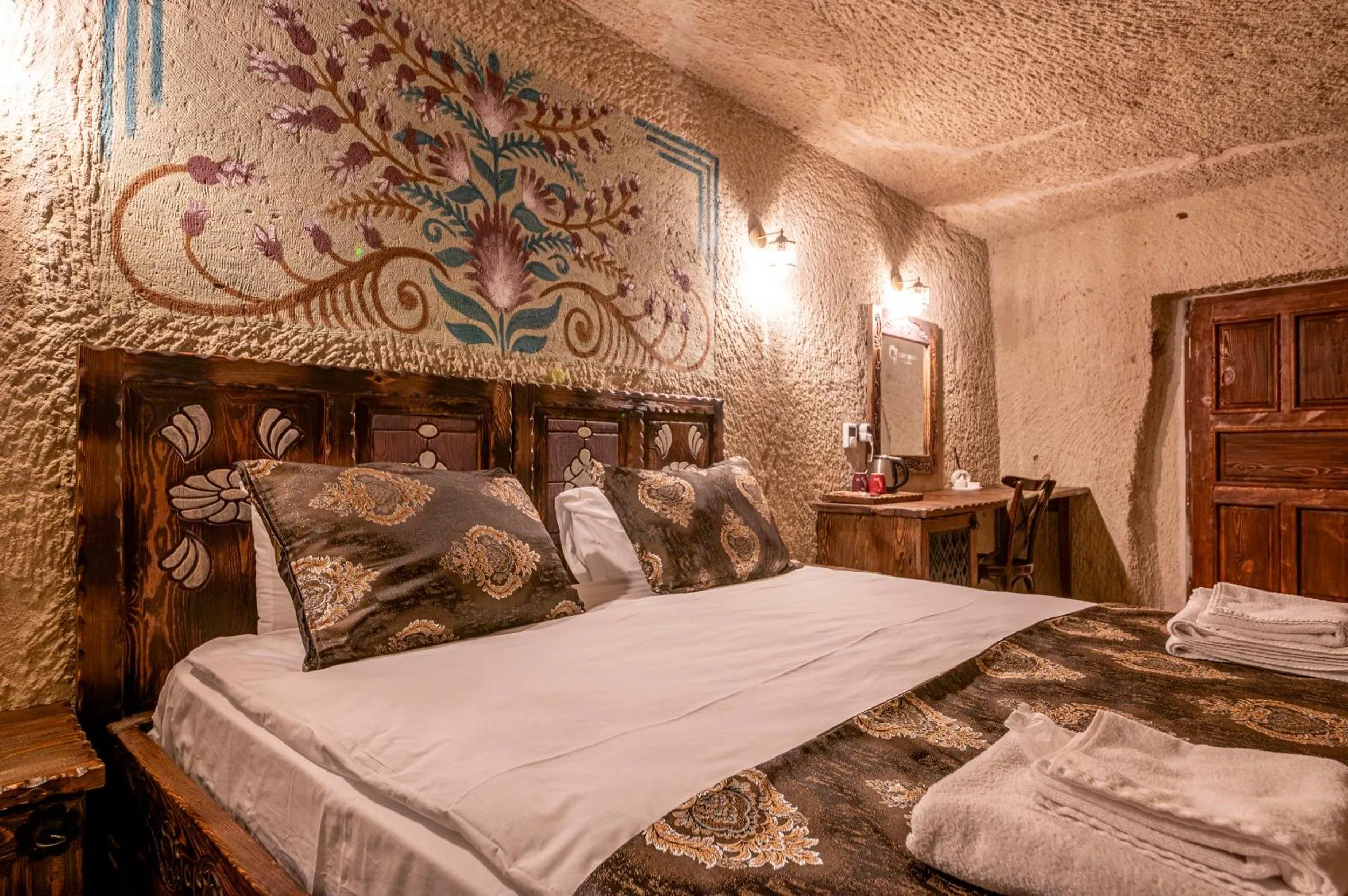 Bed in Capp Royal Cave HOTEL