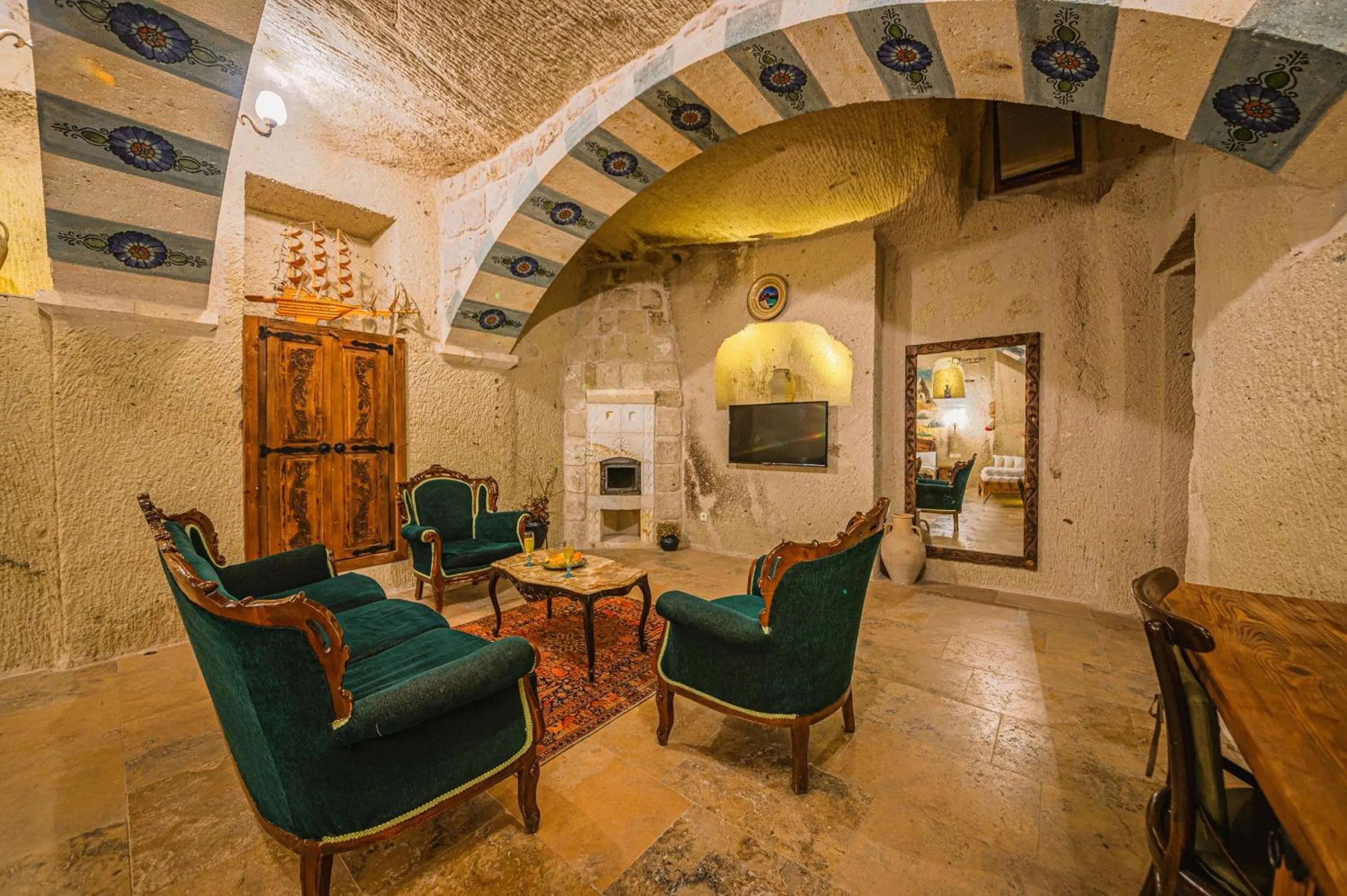 Living room in Capp Royal Cave HOTEL