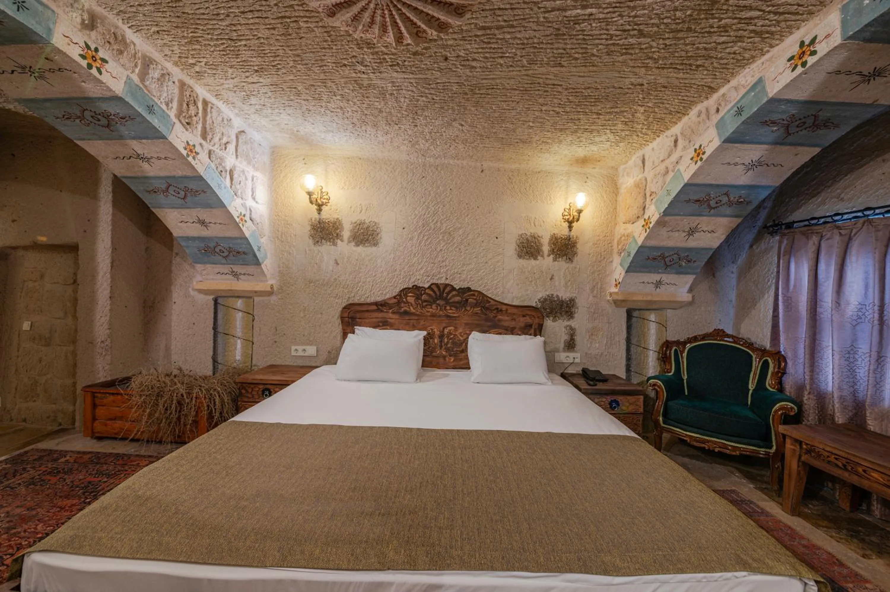 Bed in Capp Royal Cave HOTEL