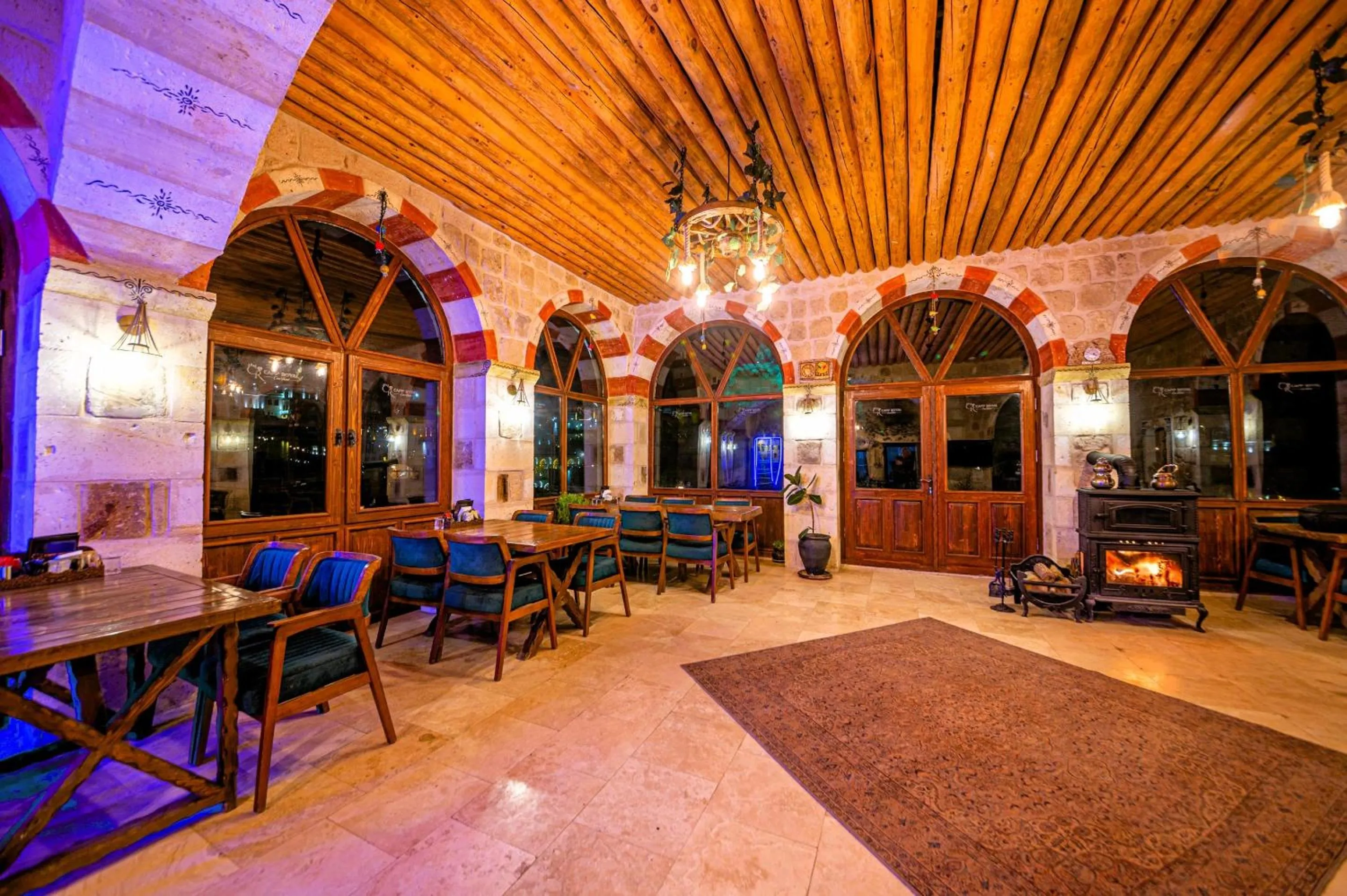 Restaurant/places to eat in Capp Royal Cave HOTEL