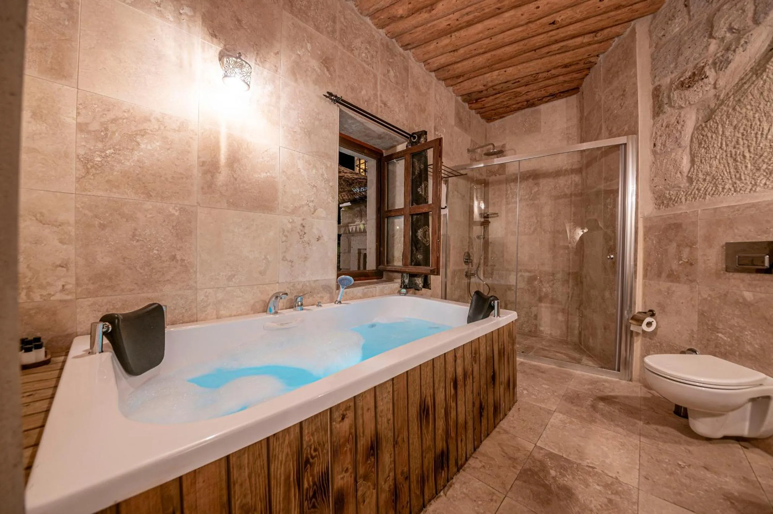 Shower in Capp Royal Cave HOTEL