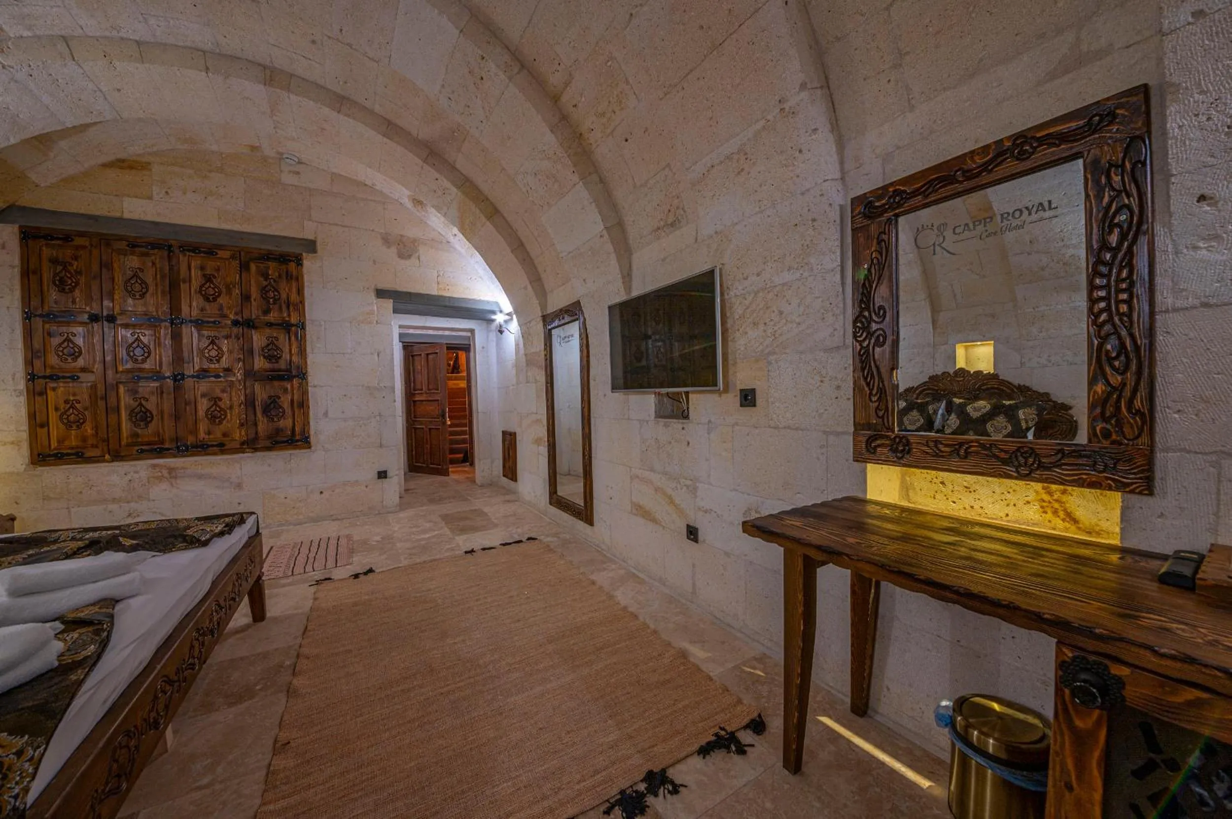 Bedroom, Bed in Capp Royal Cave HOTEL