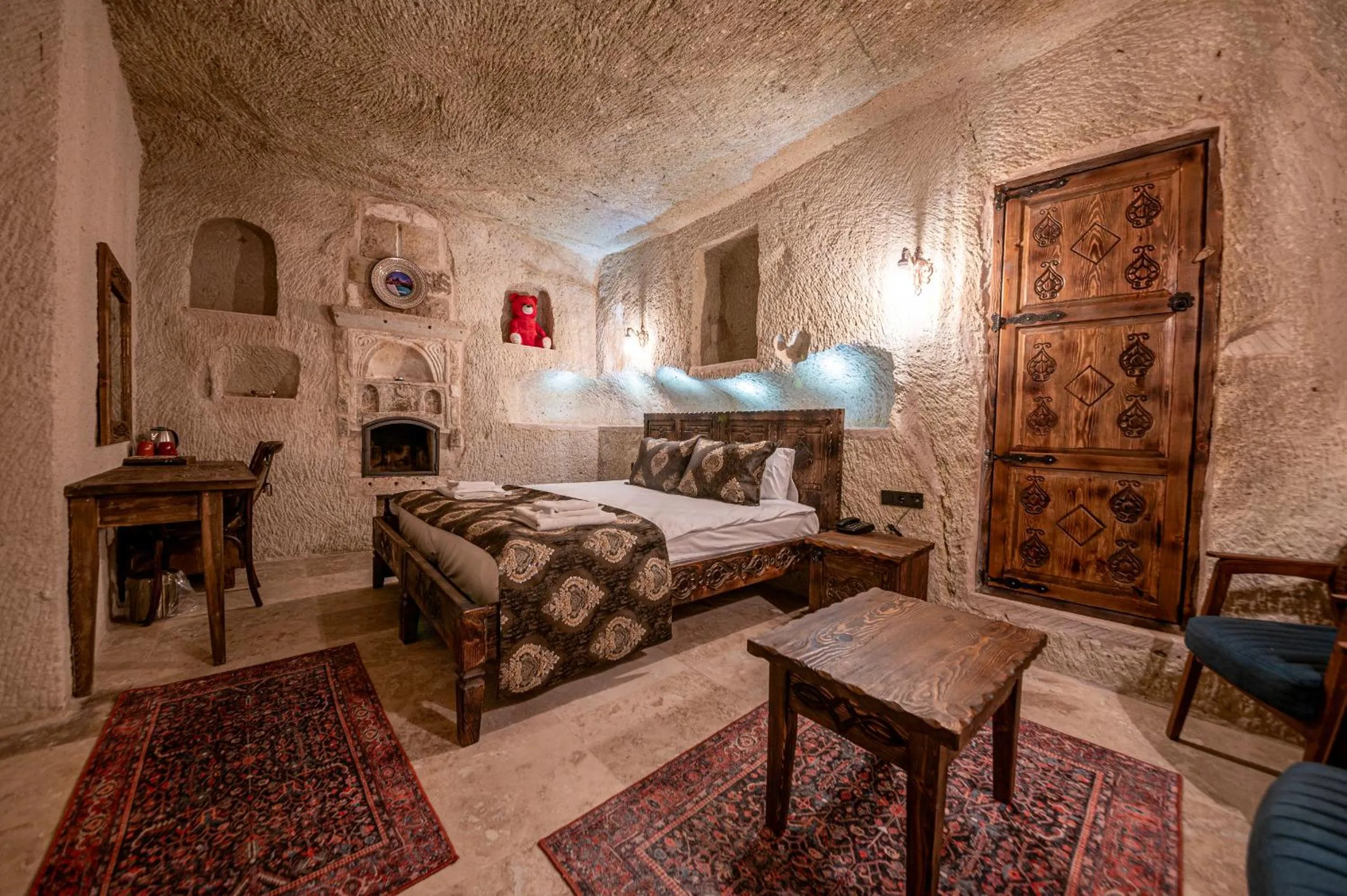 Bedroom, Bed in Capp Royal Cave HOTEL