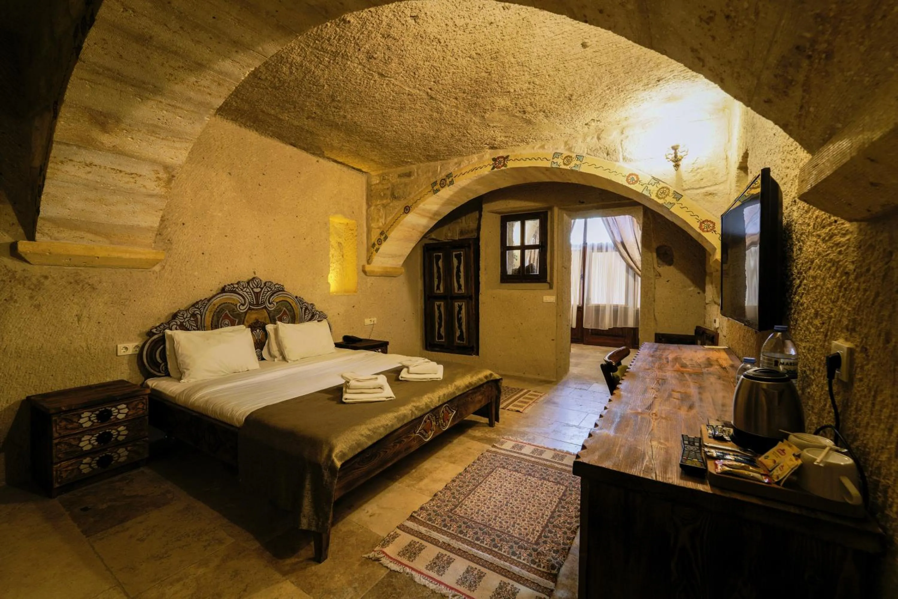 Photo of the whole room, Bed in Capp Royal Cave HOTEL