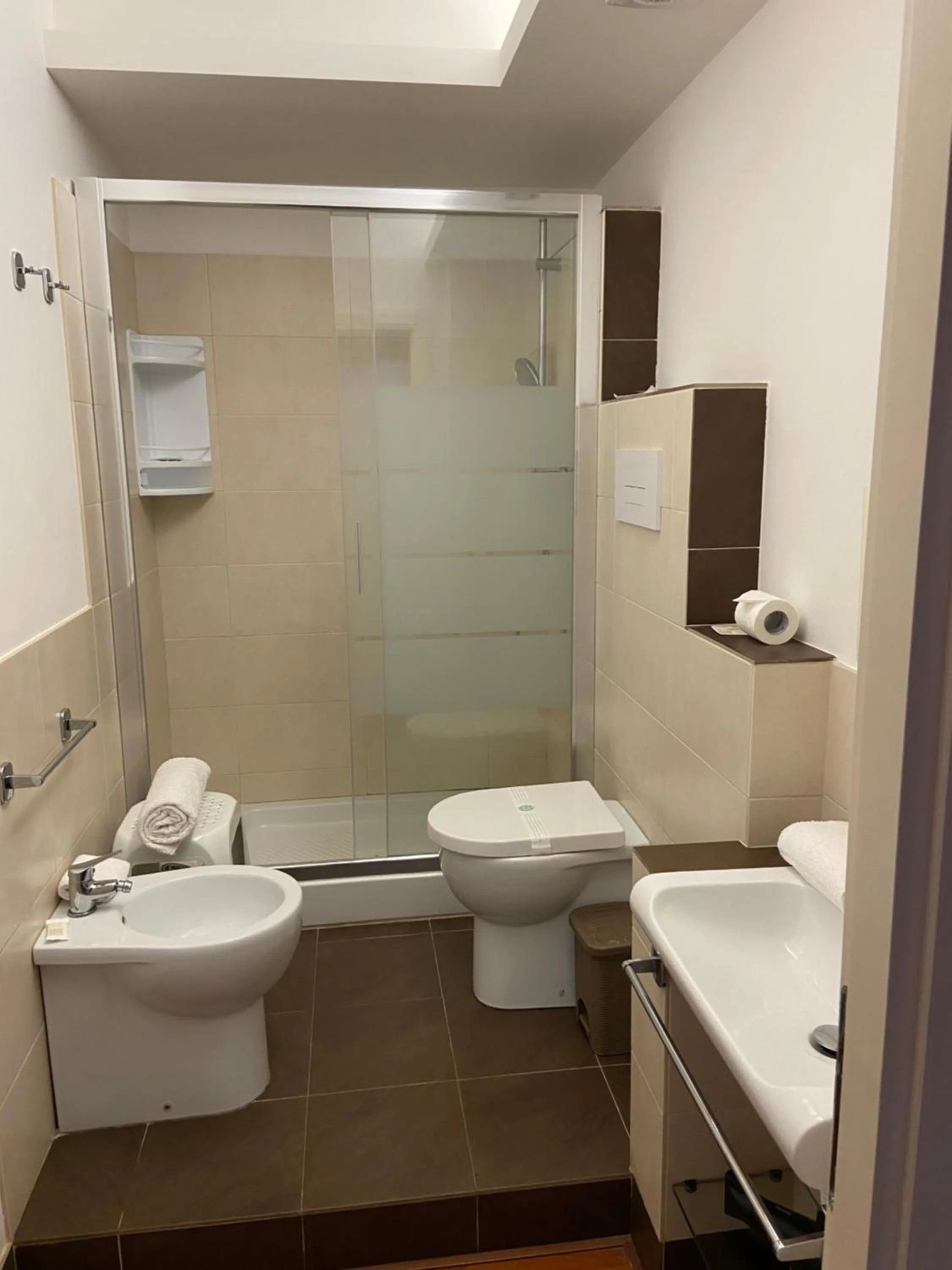 Shower in Mare Nostrum Petit Hôtel