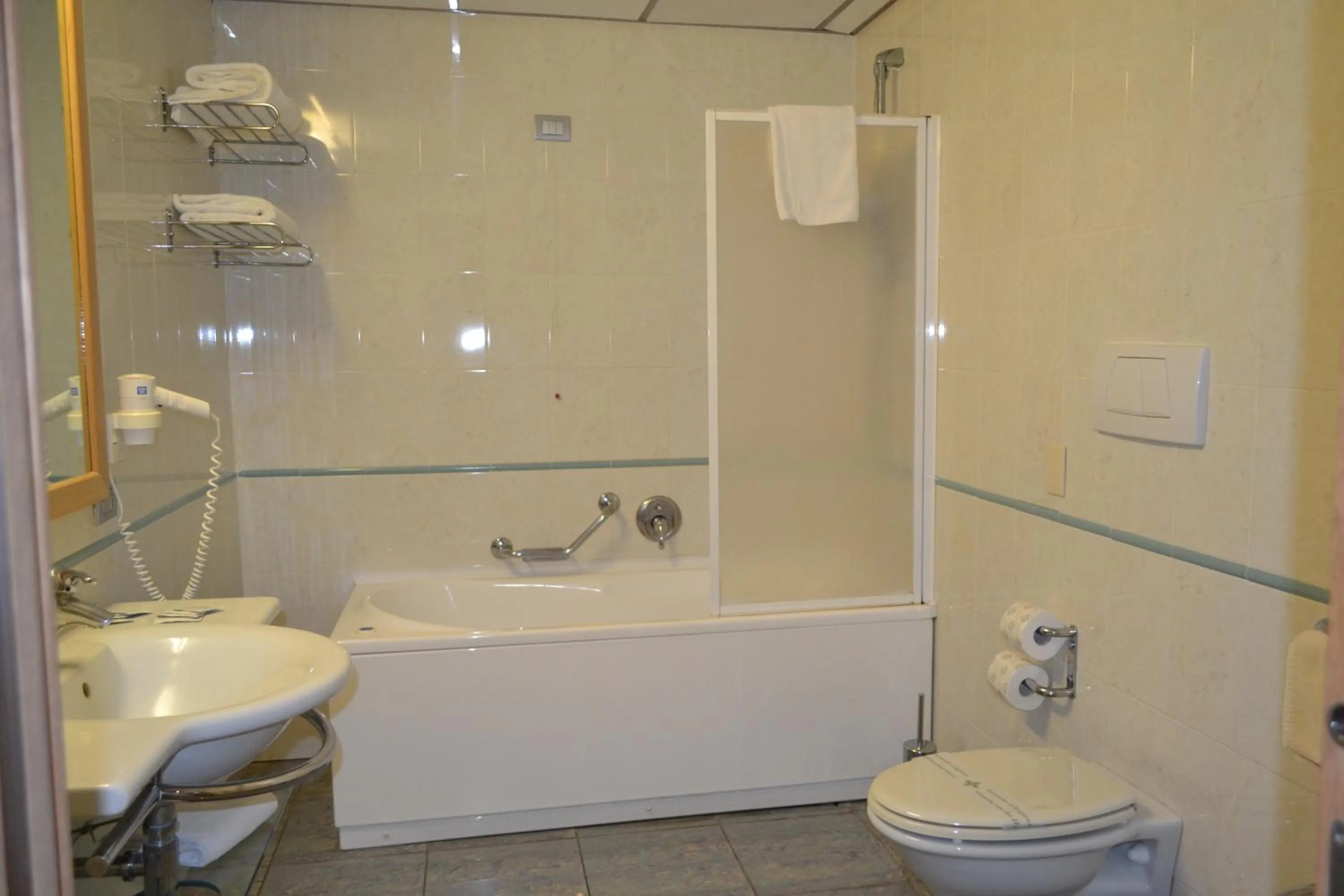 Bathroom in Marina Palace Hotel & Congress Hall