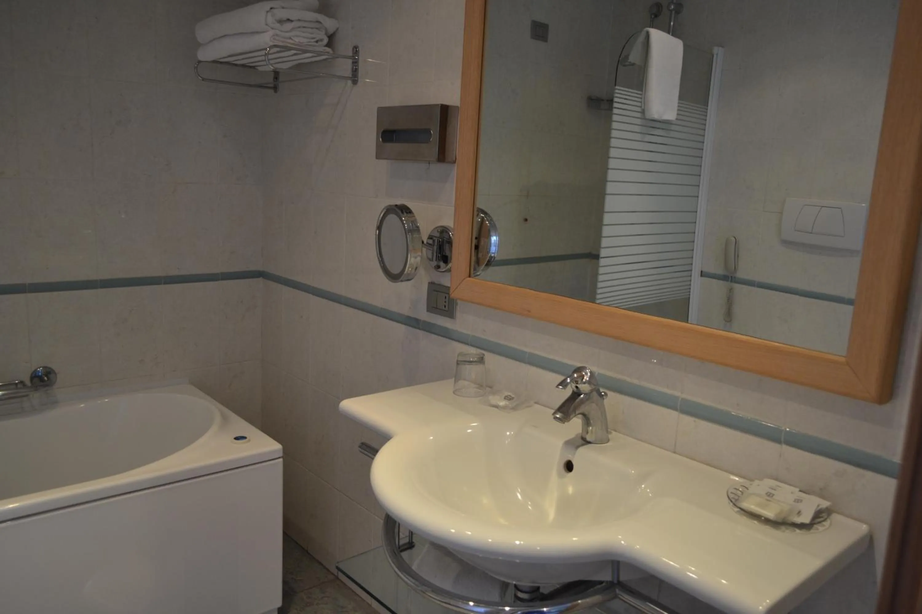 Bathroom in Marina Palace Hotel & Congress Hall