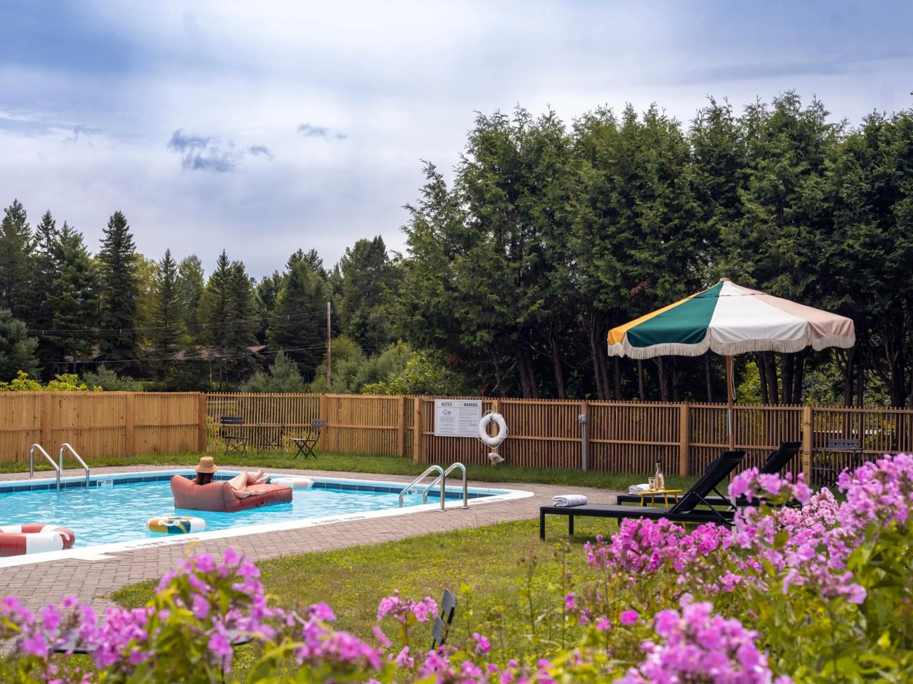 Swimming pool in Eastwind Hotel Lake Placid