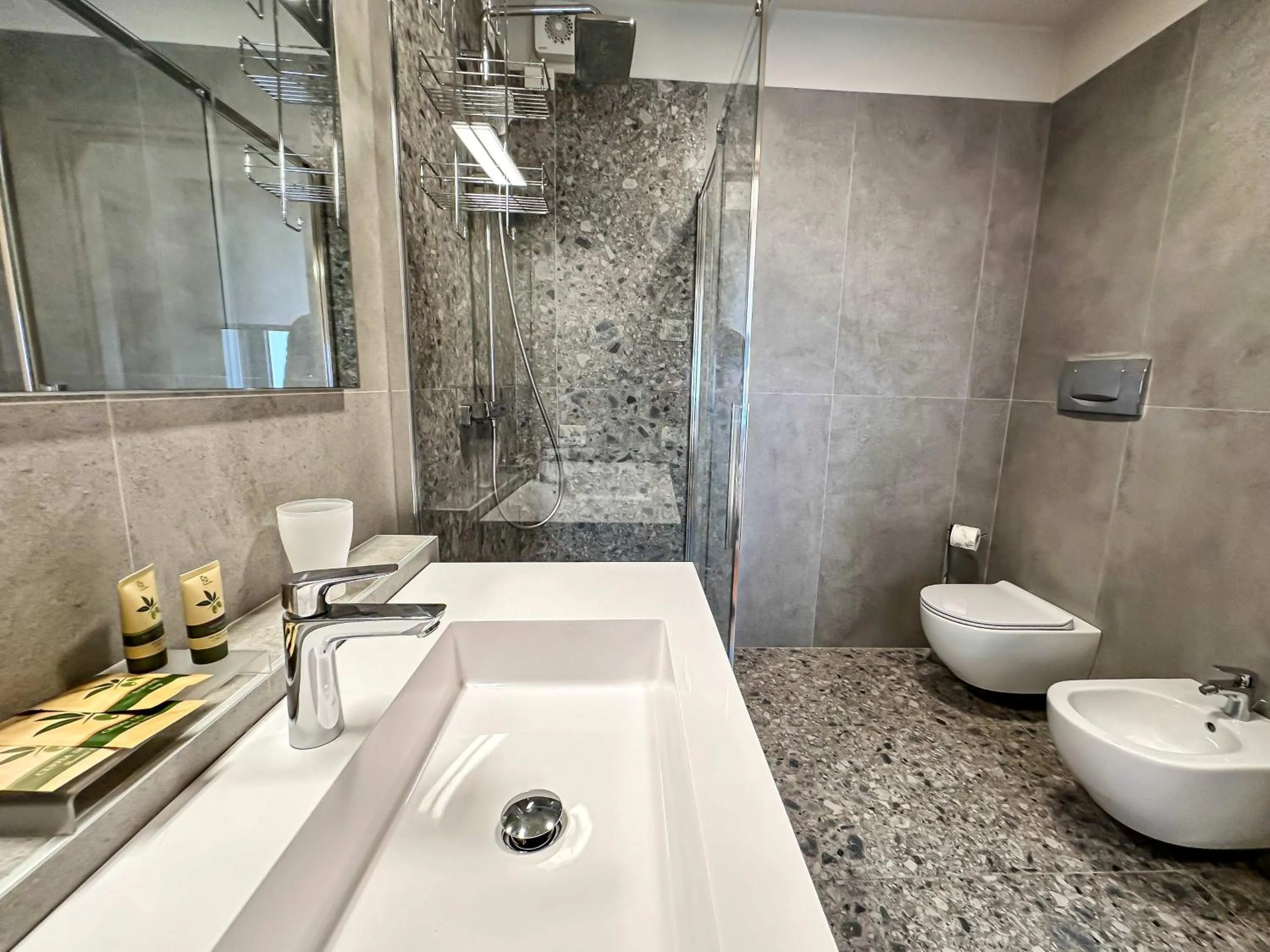 Shower in Castello Belvedere Apartments