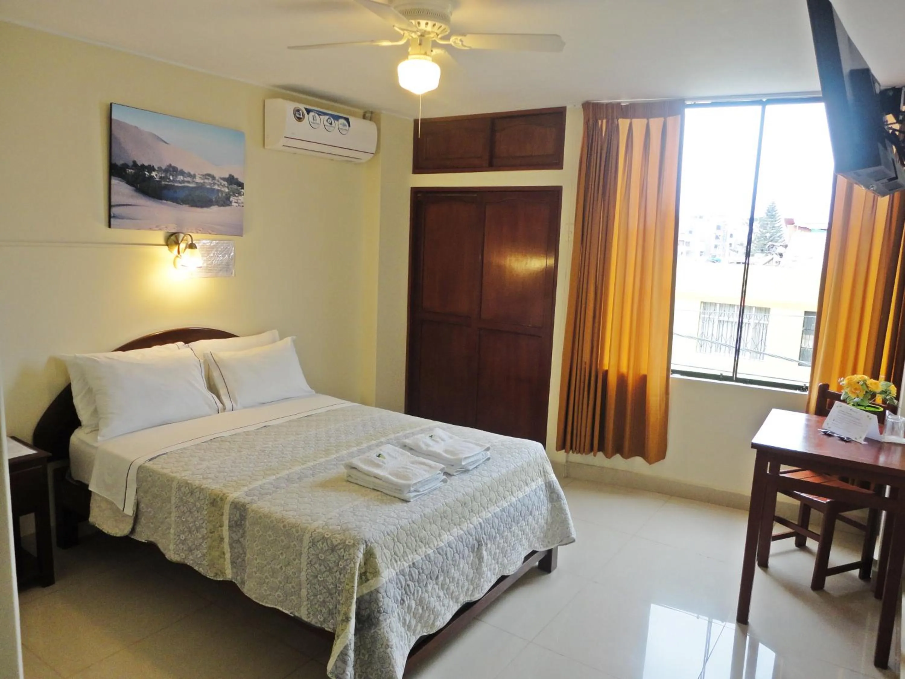 Bed in Hotel Torontel