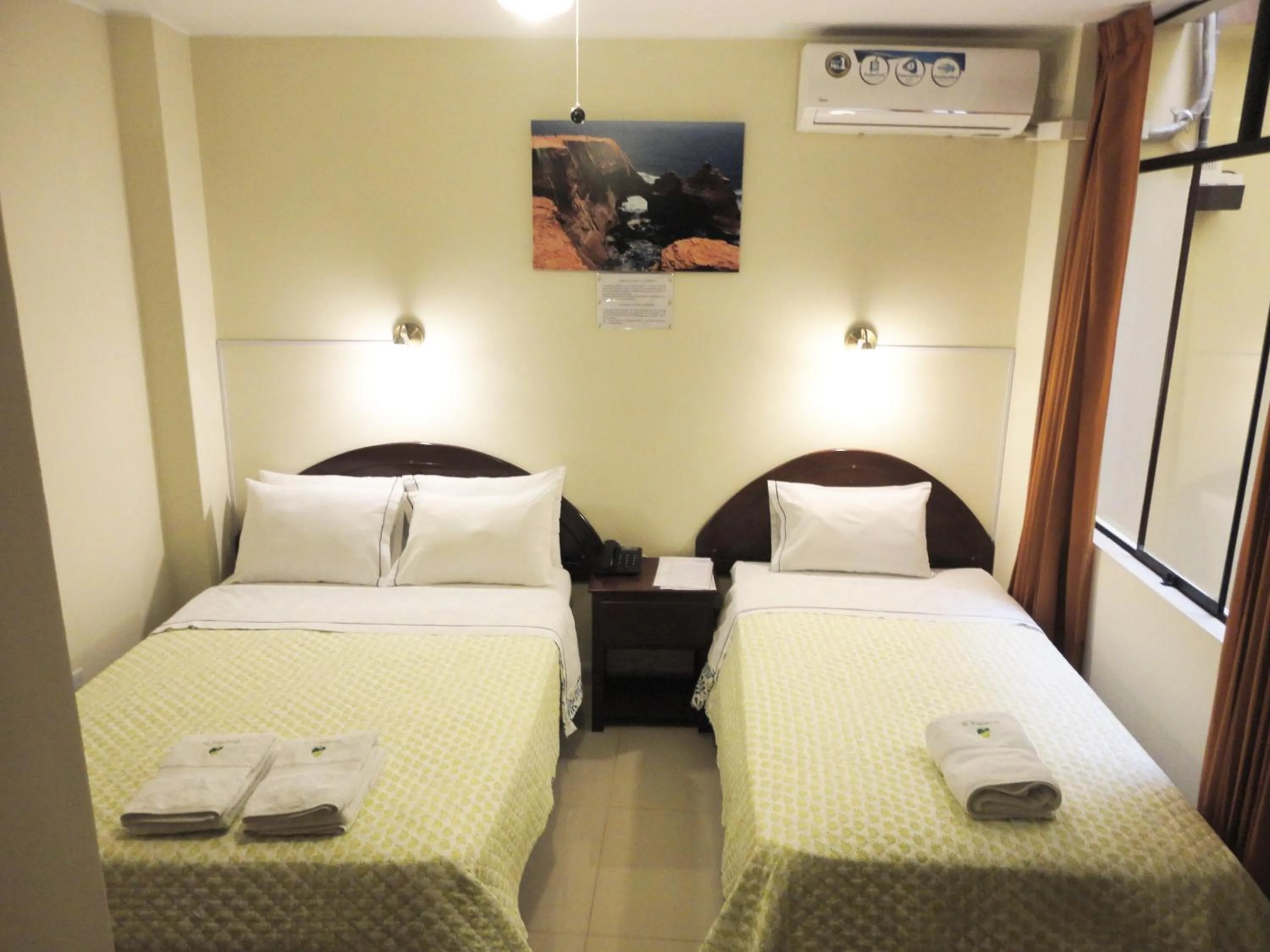 Bed in Hotel Torontel