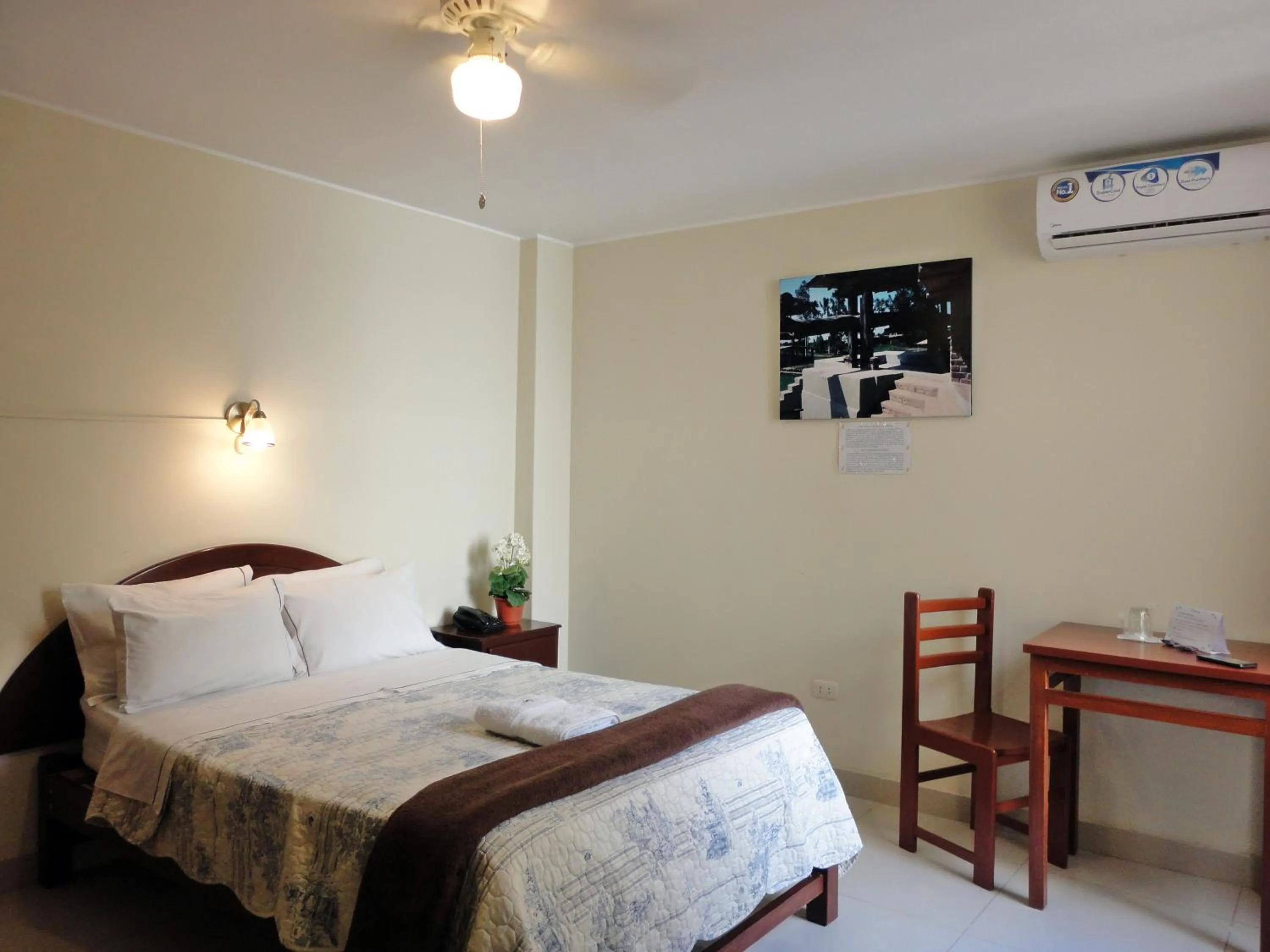 Bed in Hotel Torontel