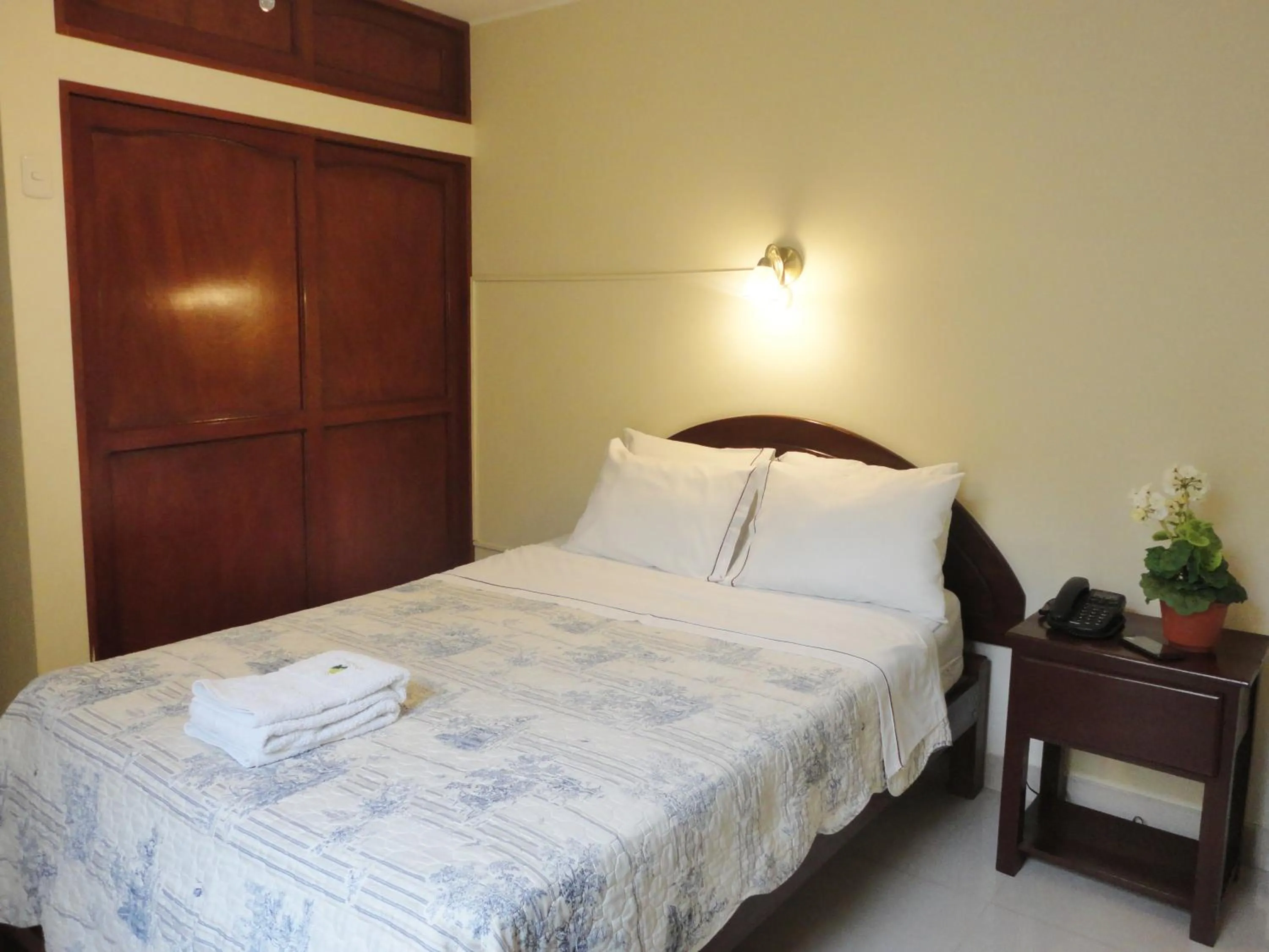 Bed in Hotel Torontel