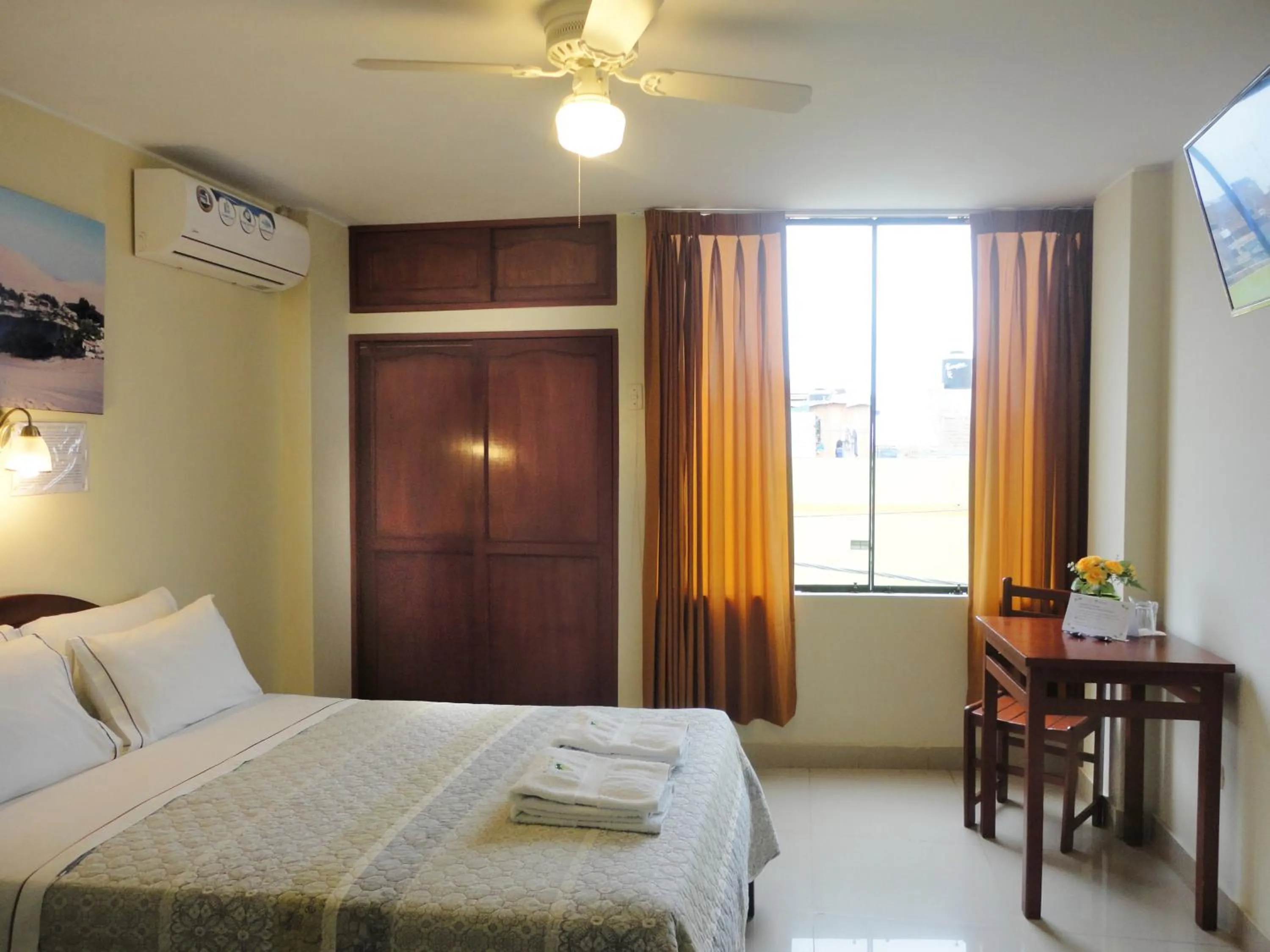 Bed in Hotel Torontel