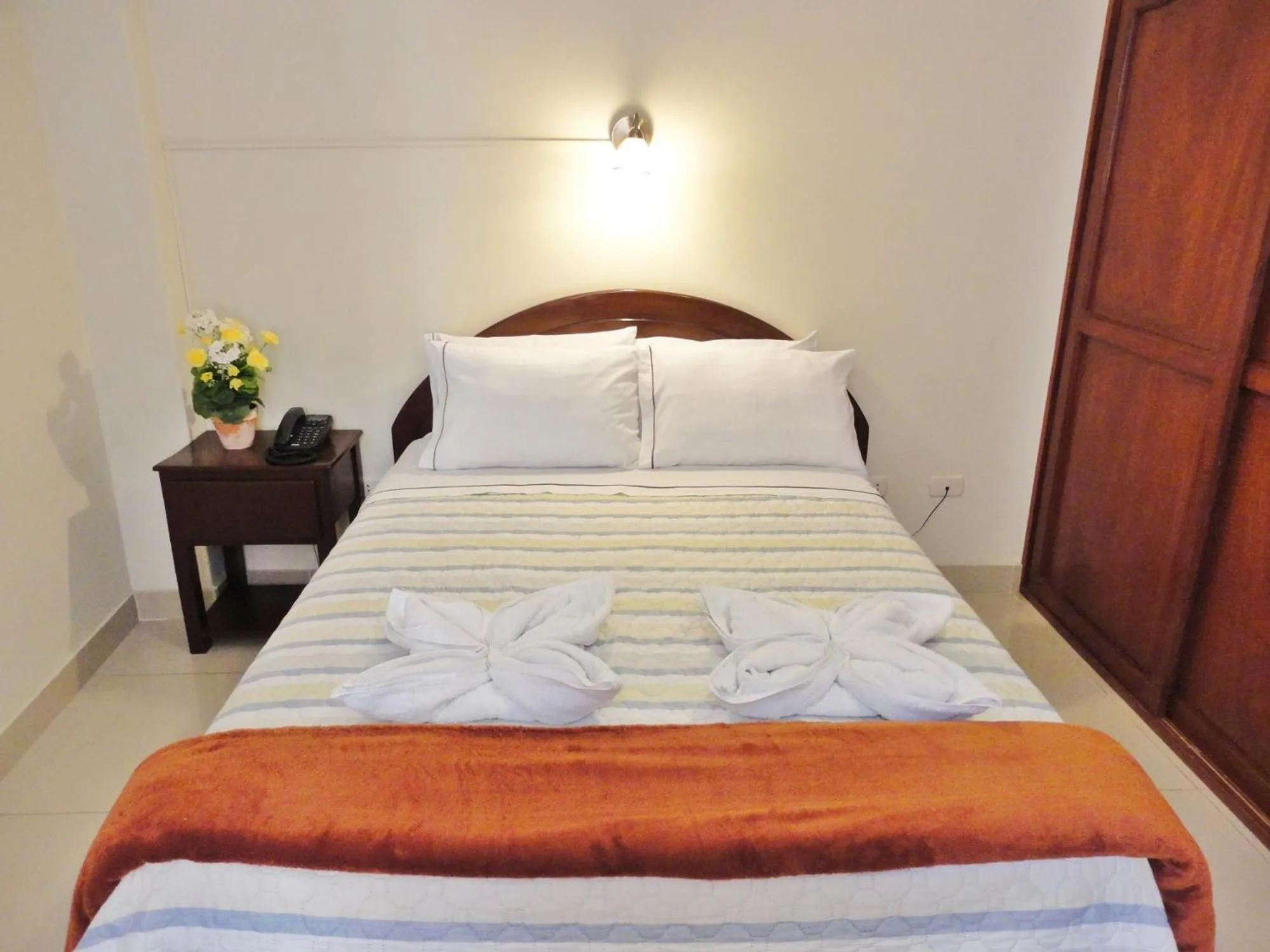 Bed in Hotel Torontel