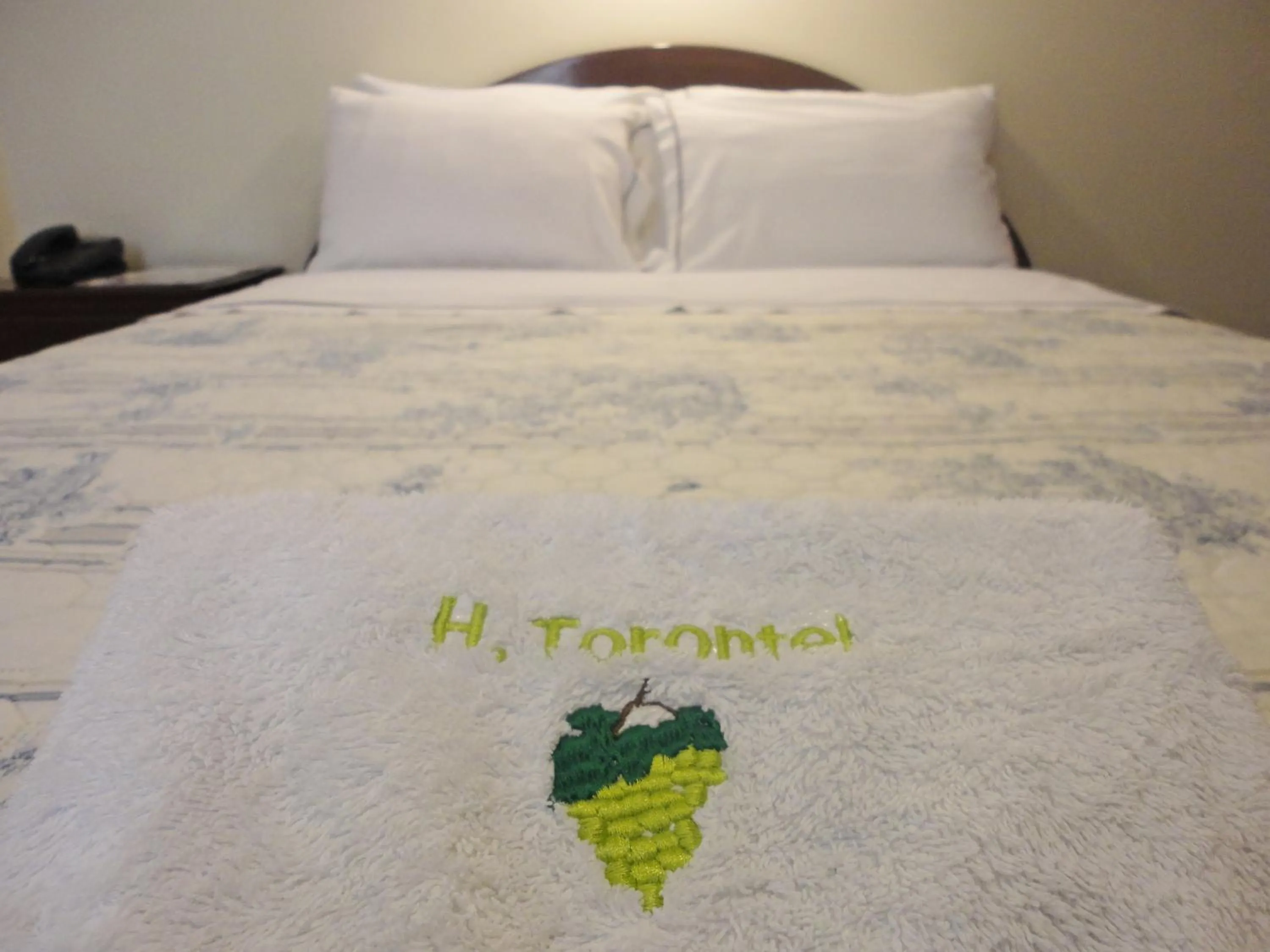 Bed in Hotel Torontel