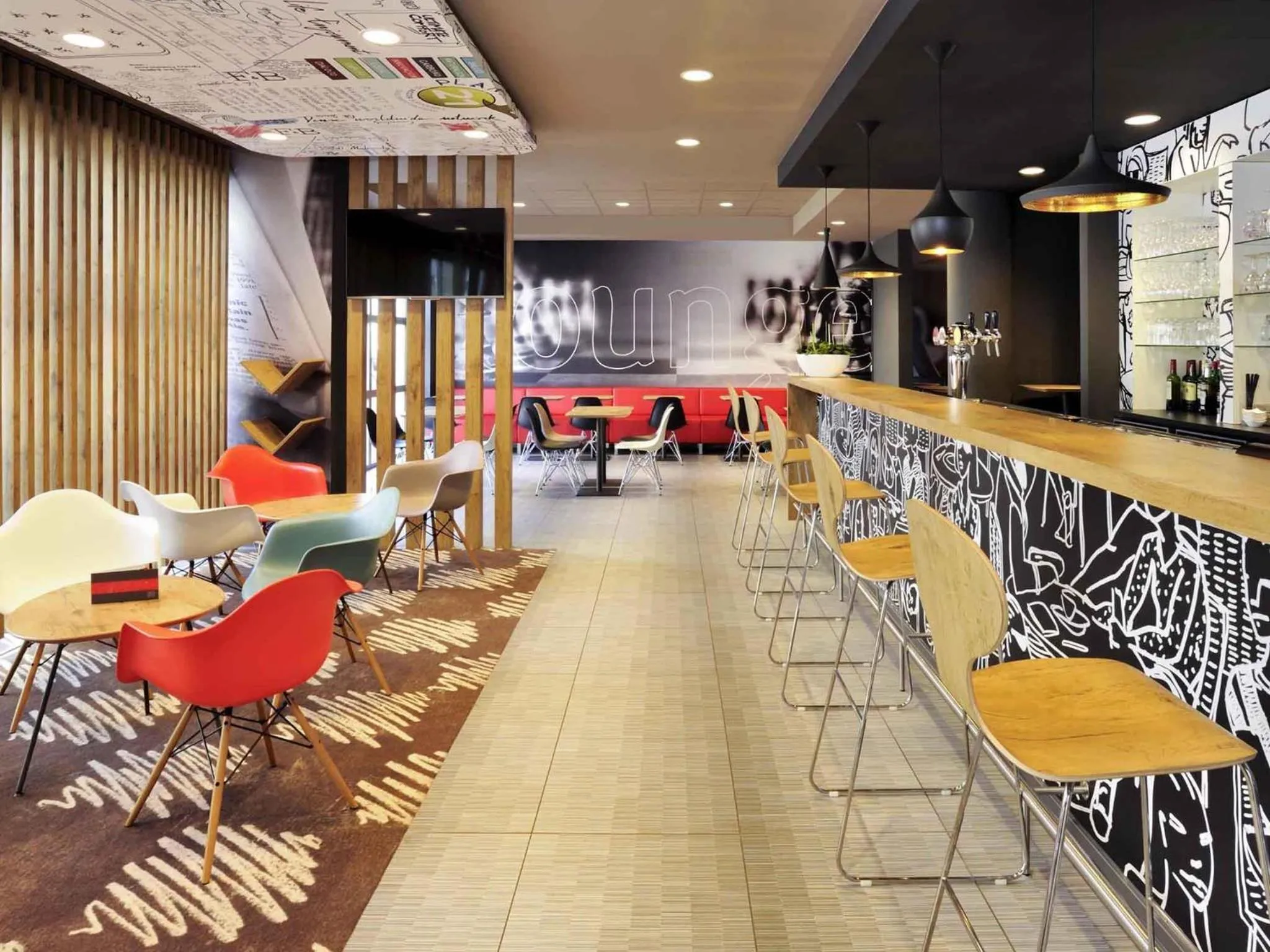 Lounge or bar in ibis De Panne