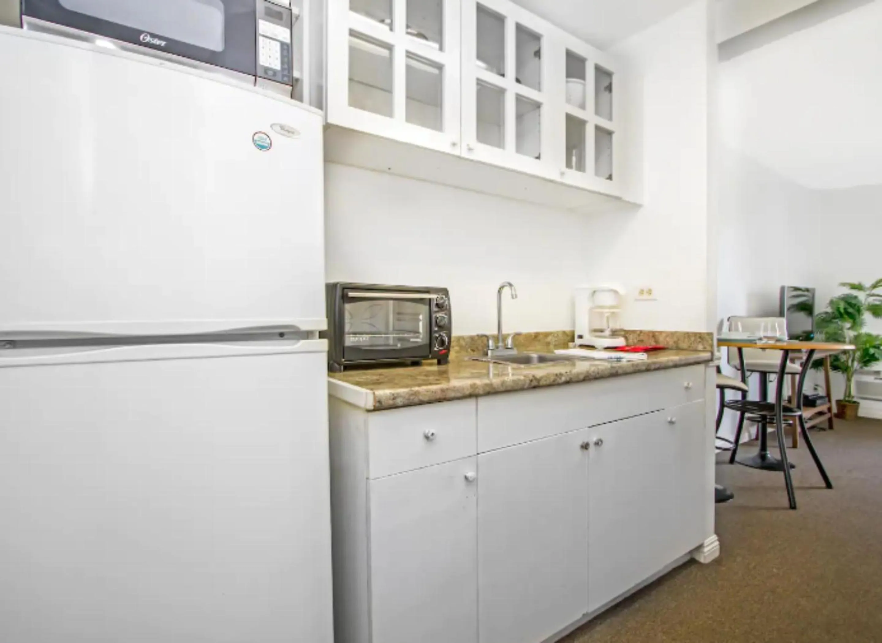 Kitchen or kitchenette in Vacation Apartment for Couples in Honolulu Hawaii