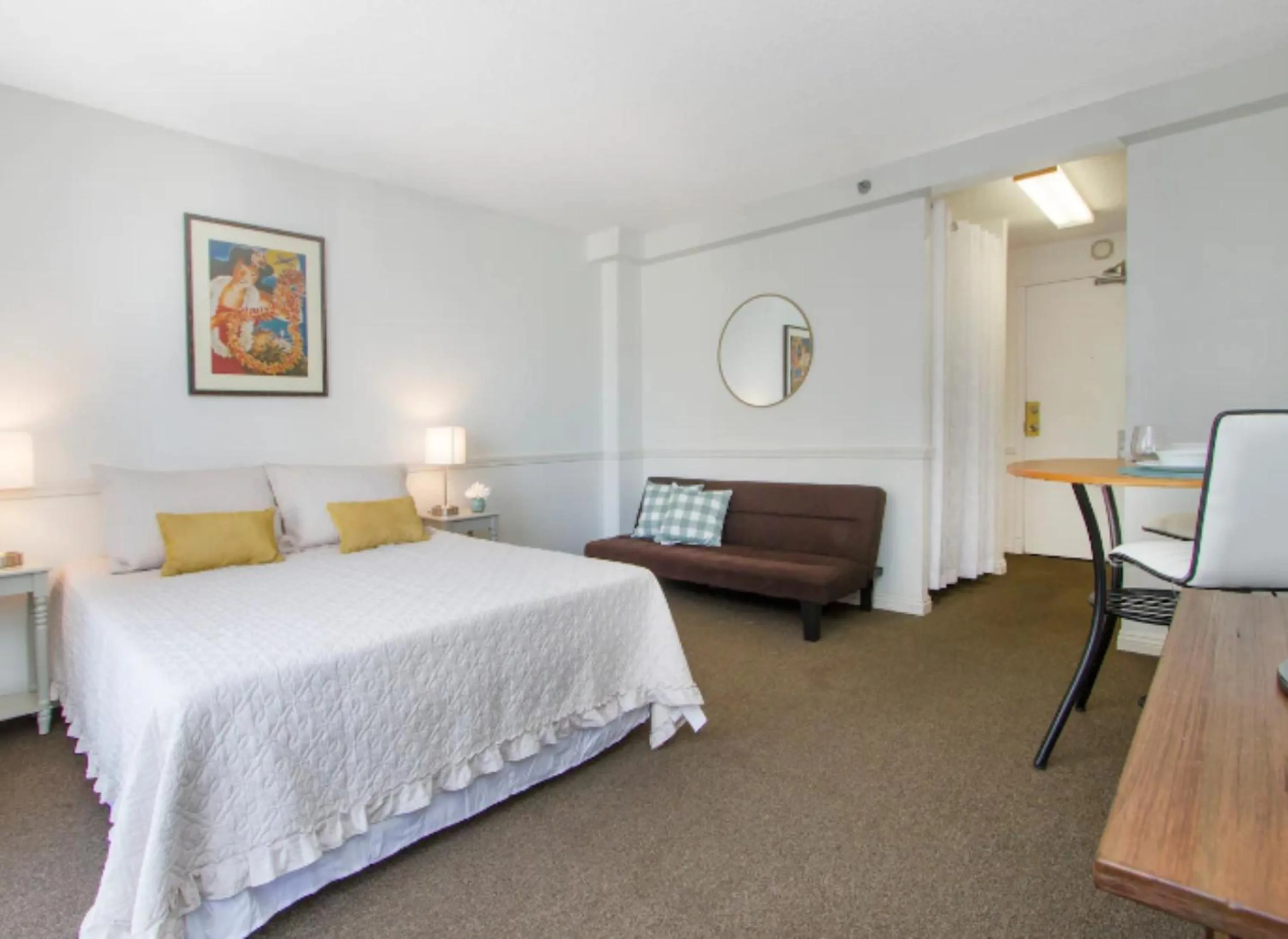 Bed in Vacation Apartment for Couples in Honolulu Hawaii