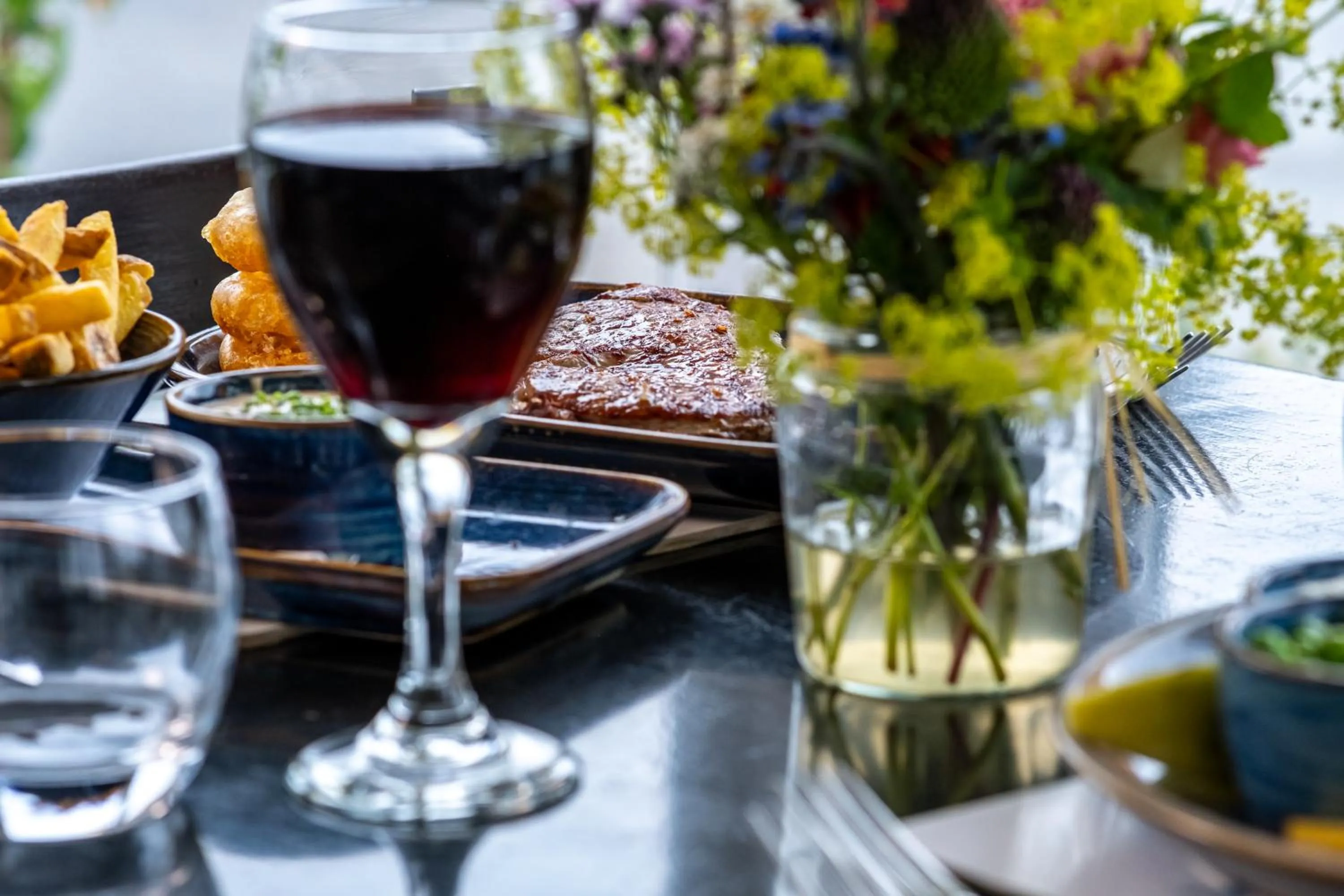 Food and drinks in The Upper Largo Hotel & Restaurant