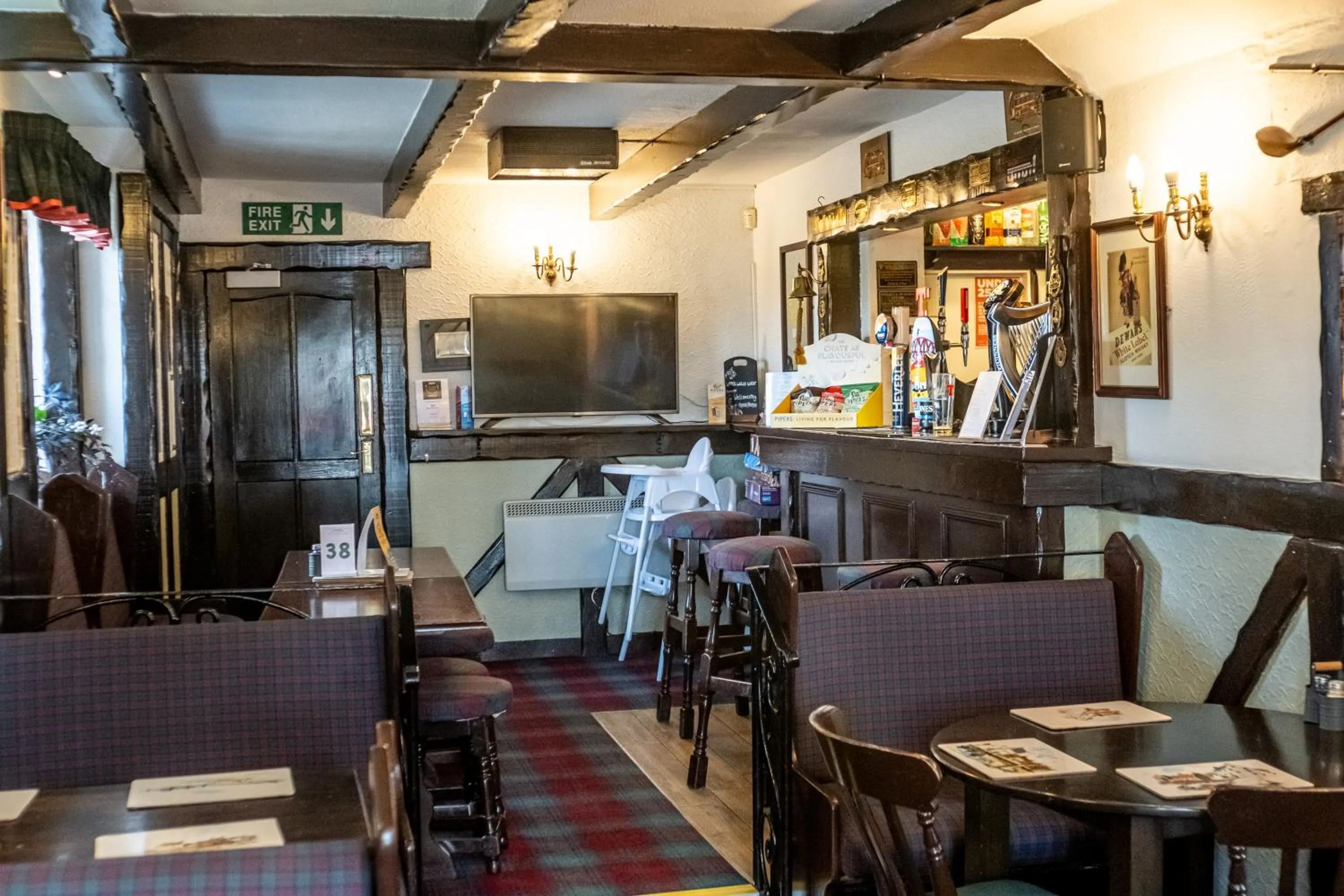 Restaurant/places to eat in The Upper Largo Hotel & Restaurant
